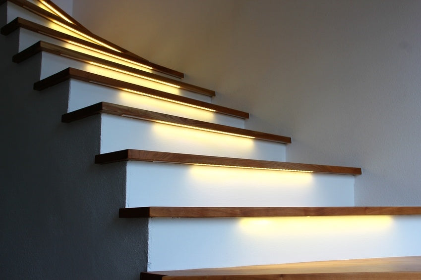 Gradini con illuminazione LED integrata che brilla dolcemente.