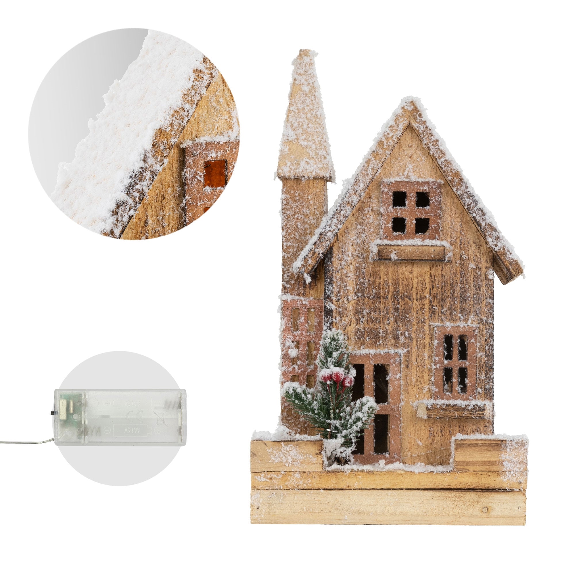 Holzhaus mit Schnee, Fenster und Tür, dekoriert mit einem kleinen Baum.