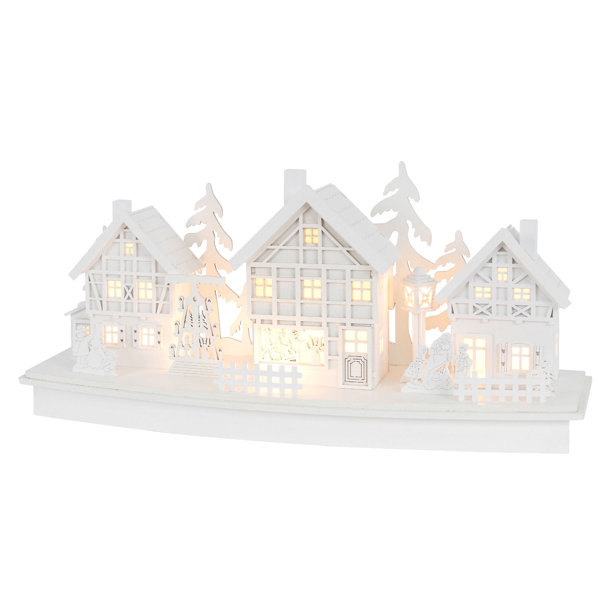 Decoratieve witte huizen met lichten, omringd door bomen op een basis.