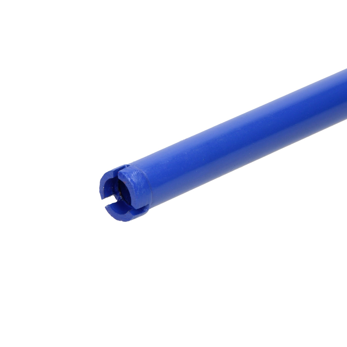 Close-up van een blauwe metalen buis met open uiteinden.