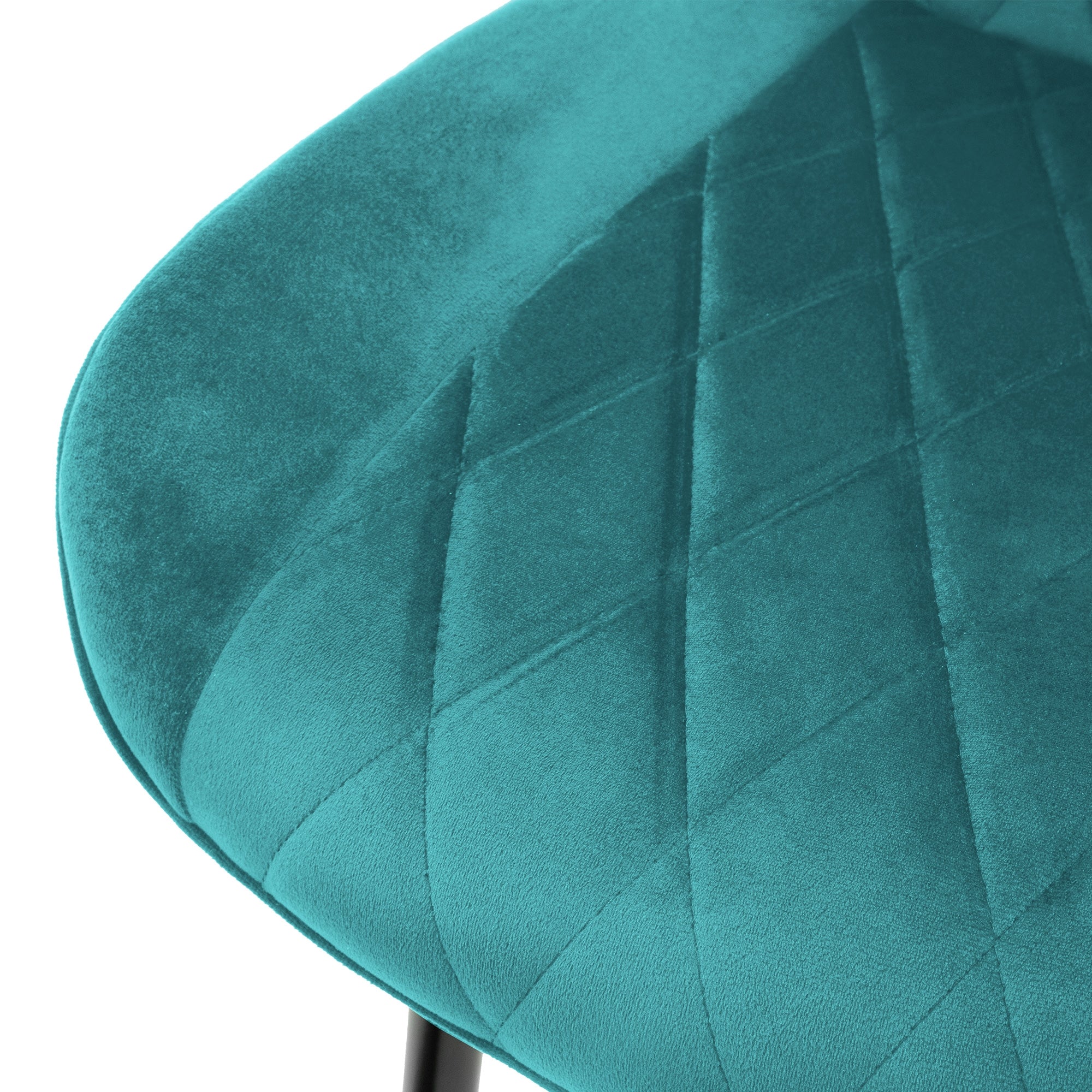 Nahaufnahme eines türkisfarbenen Stuhls mit diamantförmiger Polsterung.