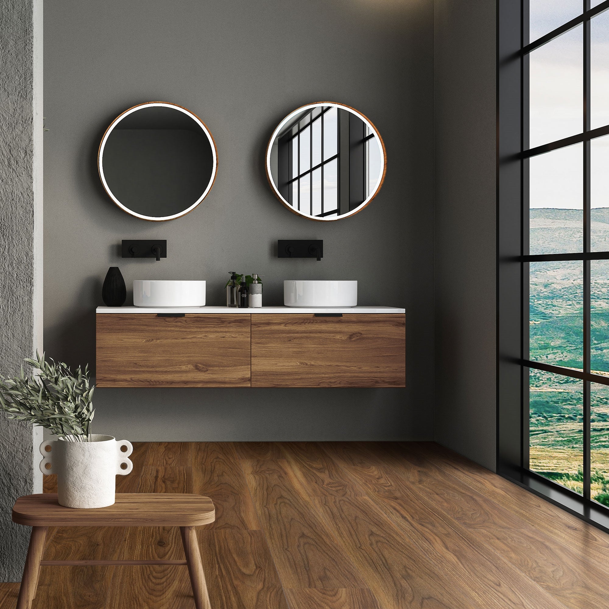Badkamer met twee ronde spiegels en houten wastafel.