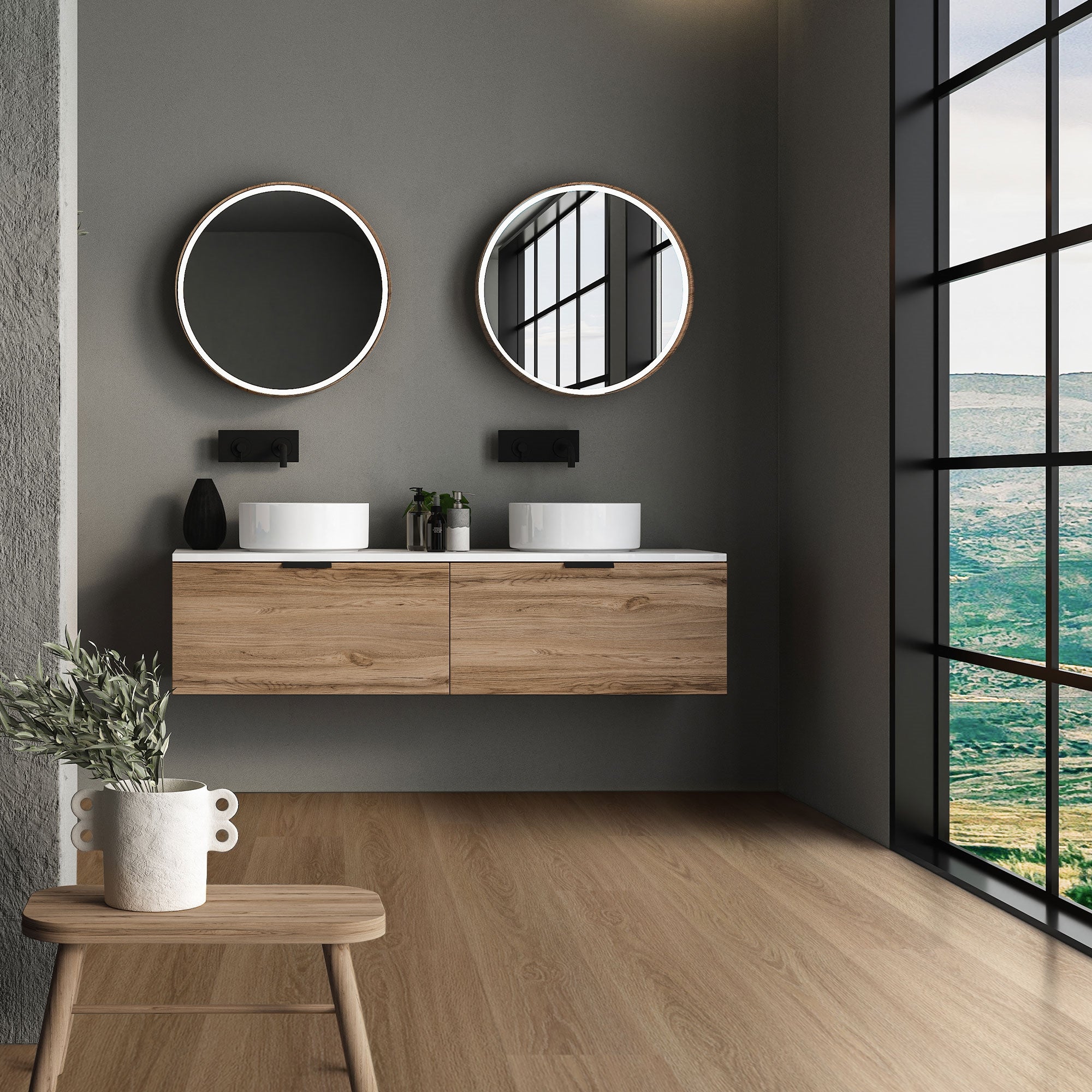 Bagno moderno con due specchi rotondi e un lavabo in legno.