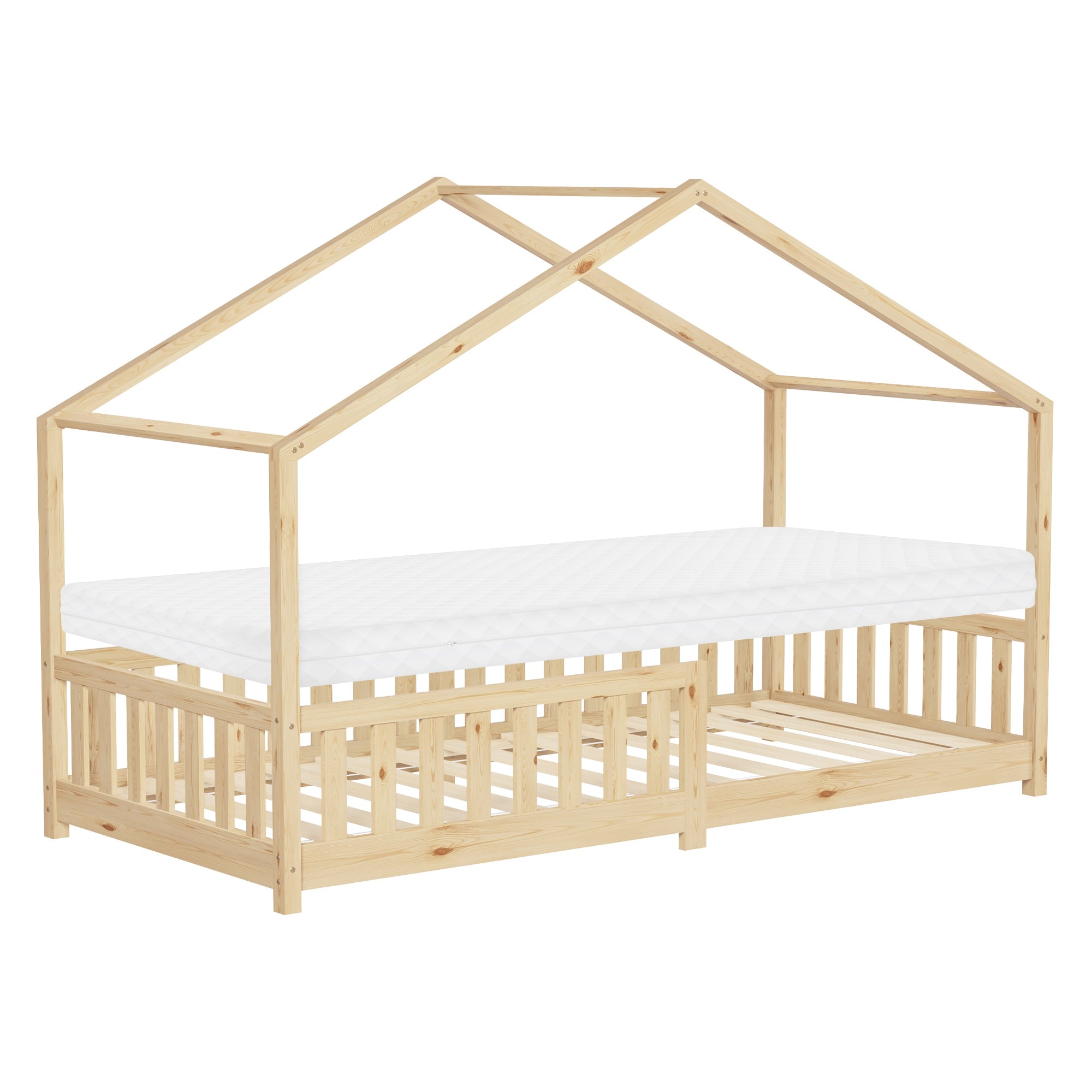 Ein Holzhausbett mit einer Matratze, das in einem hellen Raum steht.