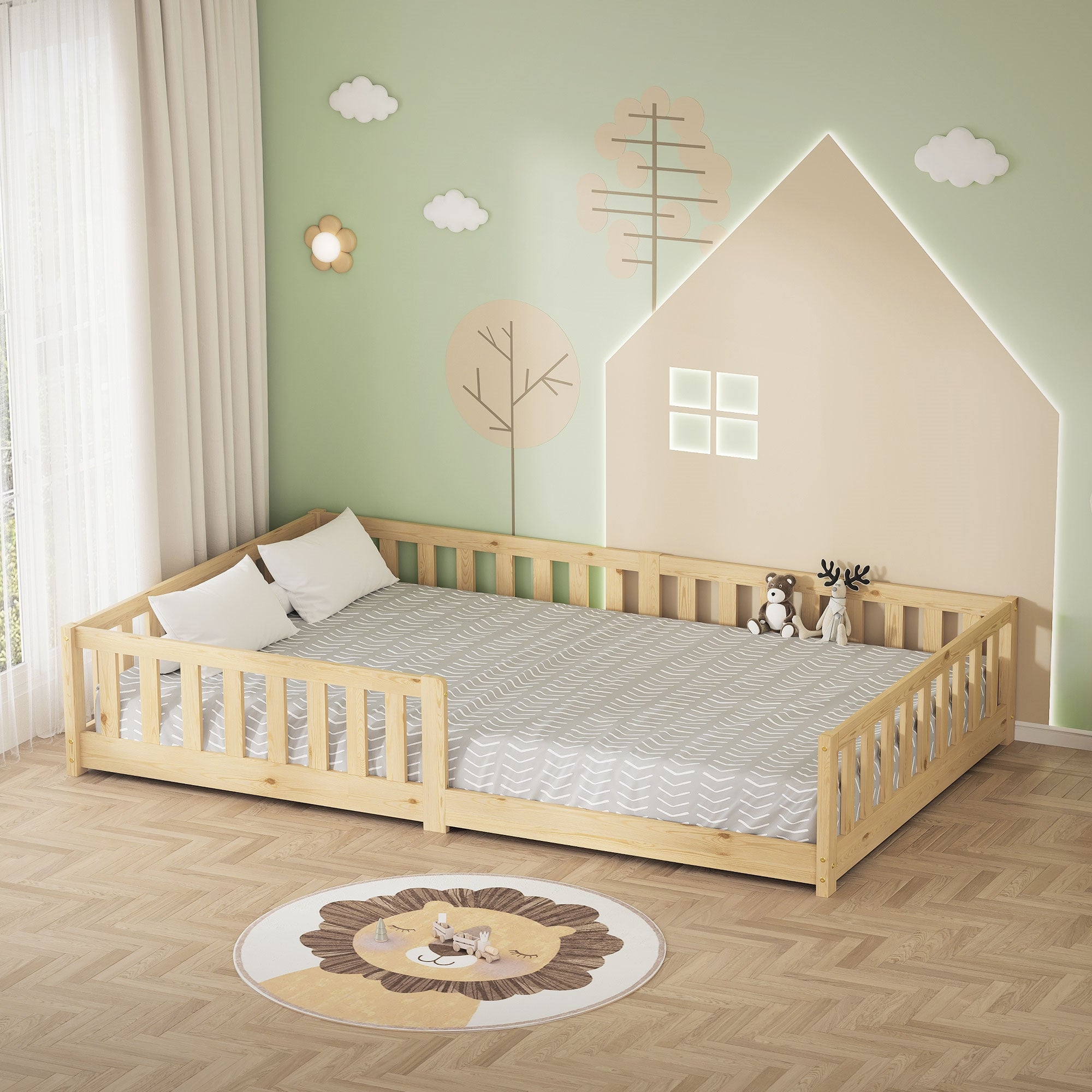 Un lit d'enfant en bois dans une pièce lumineuse avec des murs décoratifs.