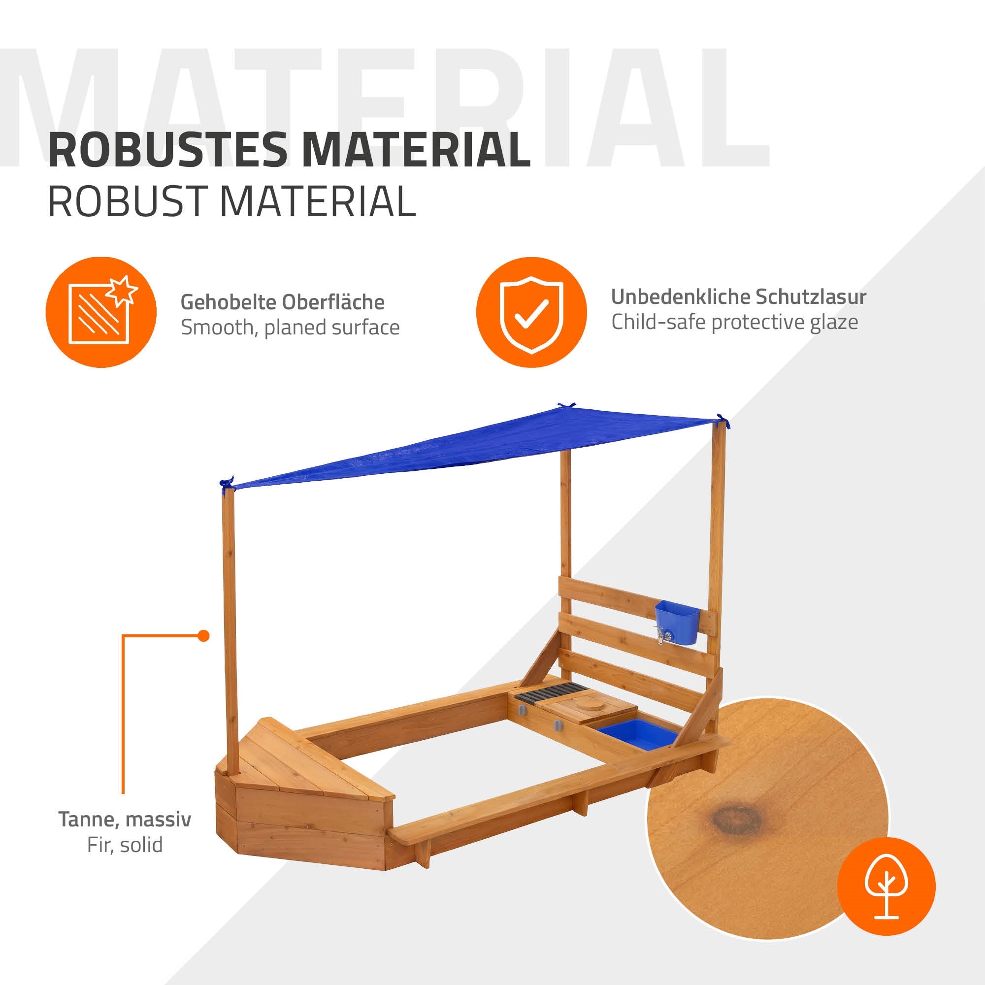 Holzspielplatz mit Sonnenschutz und robustem Material.