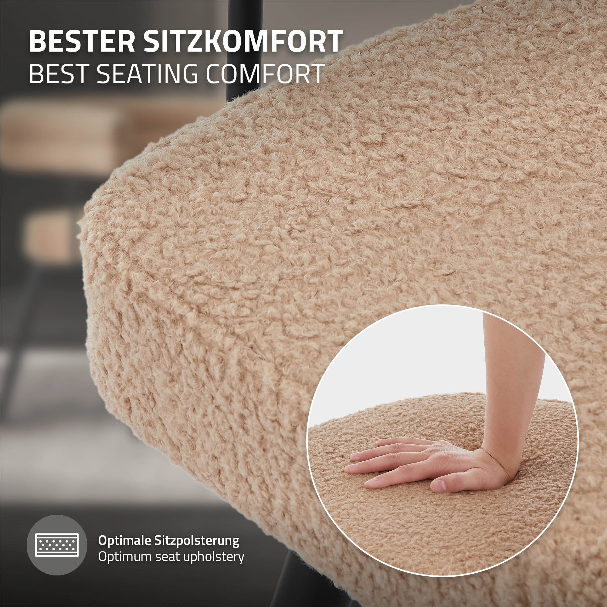 Detailní záběr na béžovou sedací plochu židle s rukou, která na ni tlačí.