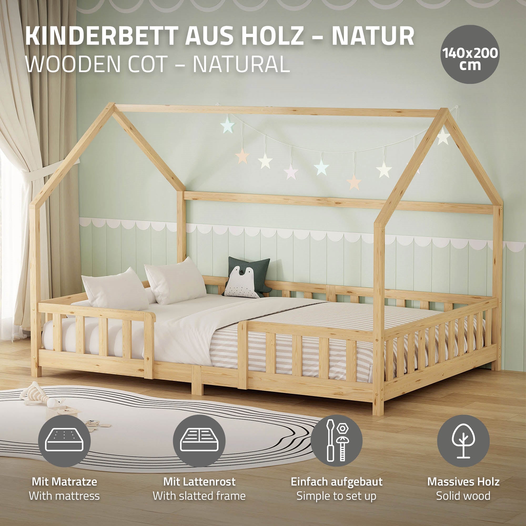 Holz-Kinderbett in Naturfarbe, mit Lattenrost und Matratze.