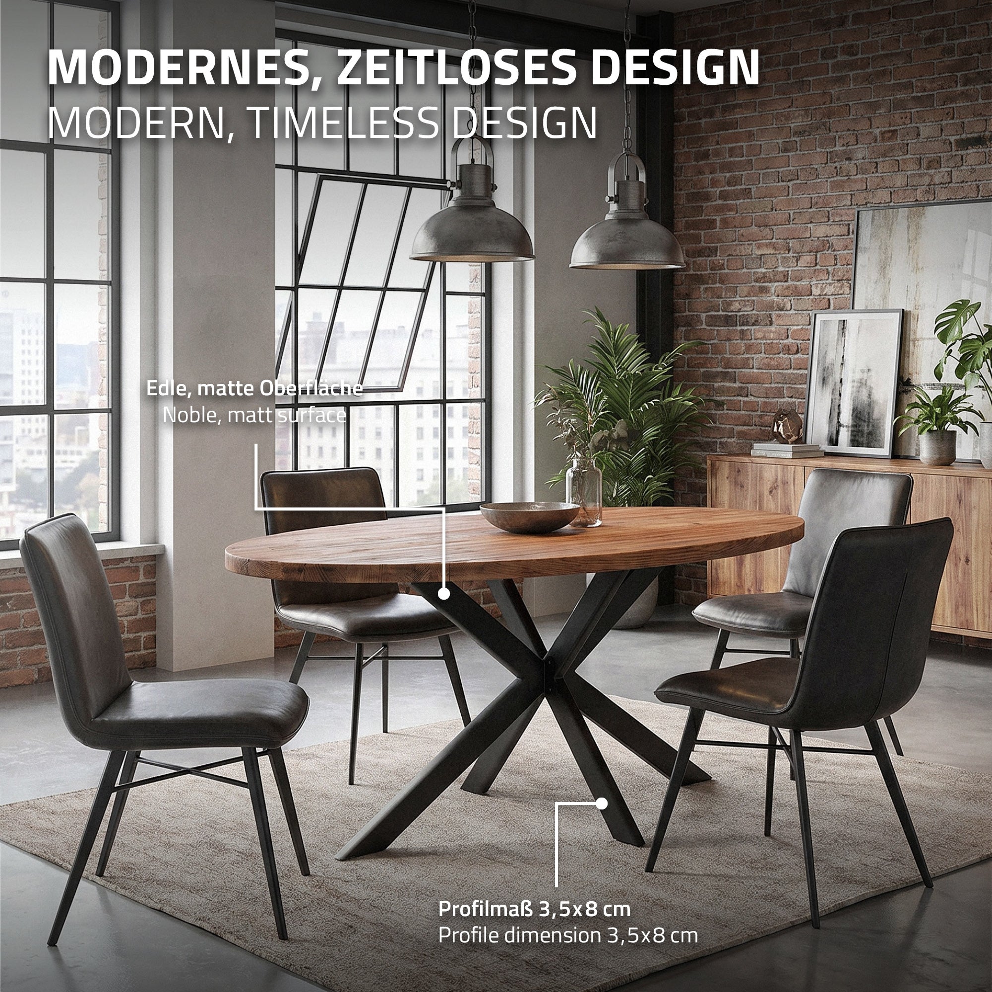 Moderner Esstisch aus Holz mit vier Stühlen in einem Loft-Ambiente.