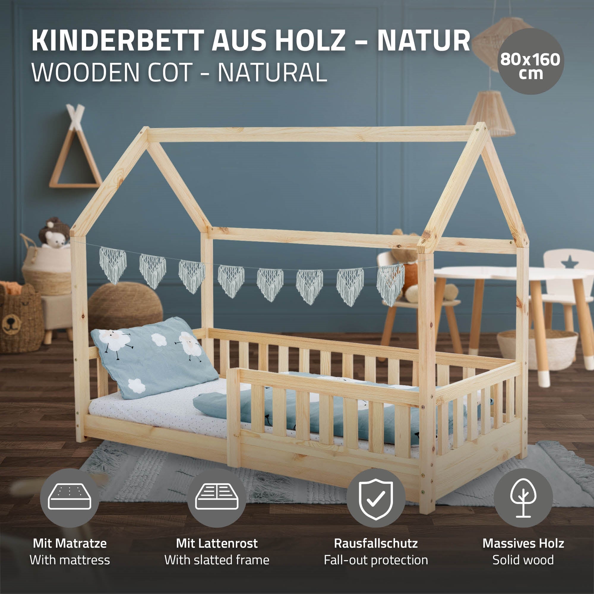 Holz-Kinderbett mit Matratze und Rausfallschutz.