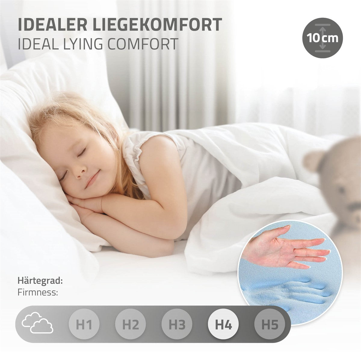 Een slapend kind op een bed met kussen en een grafiek over de hardheidsgraad.