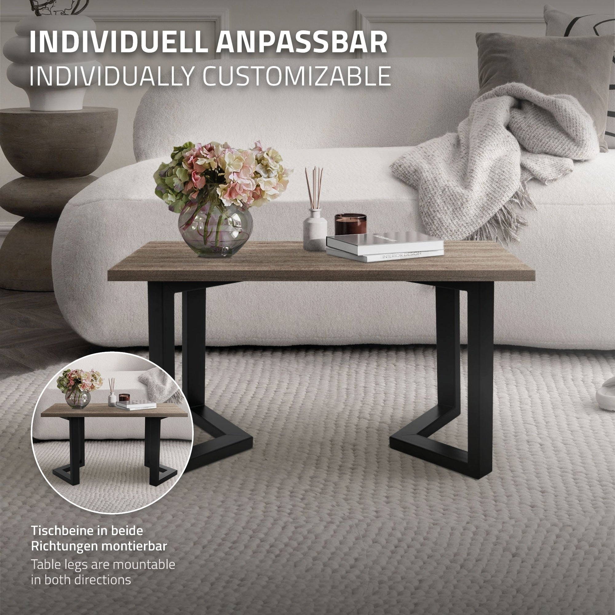 Ein anpassbarer Tisch mit Blumen und einem gemütlichen Sofa im Hintergrund.