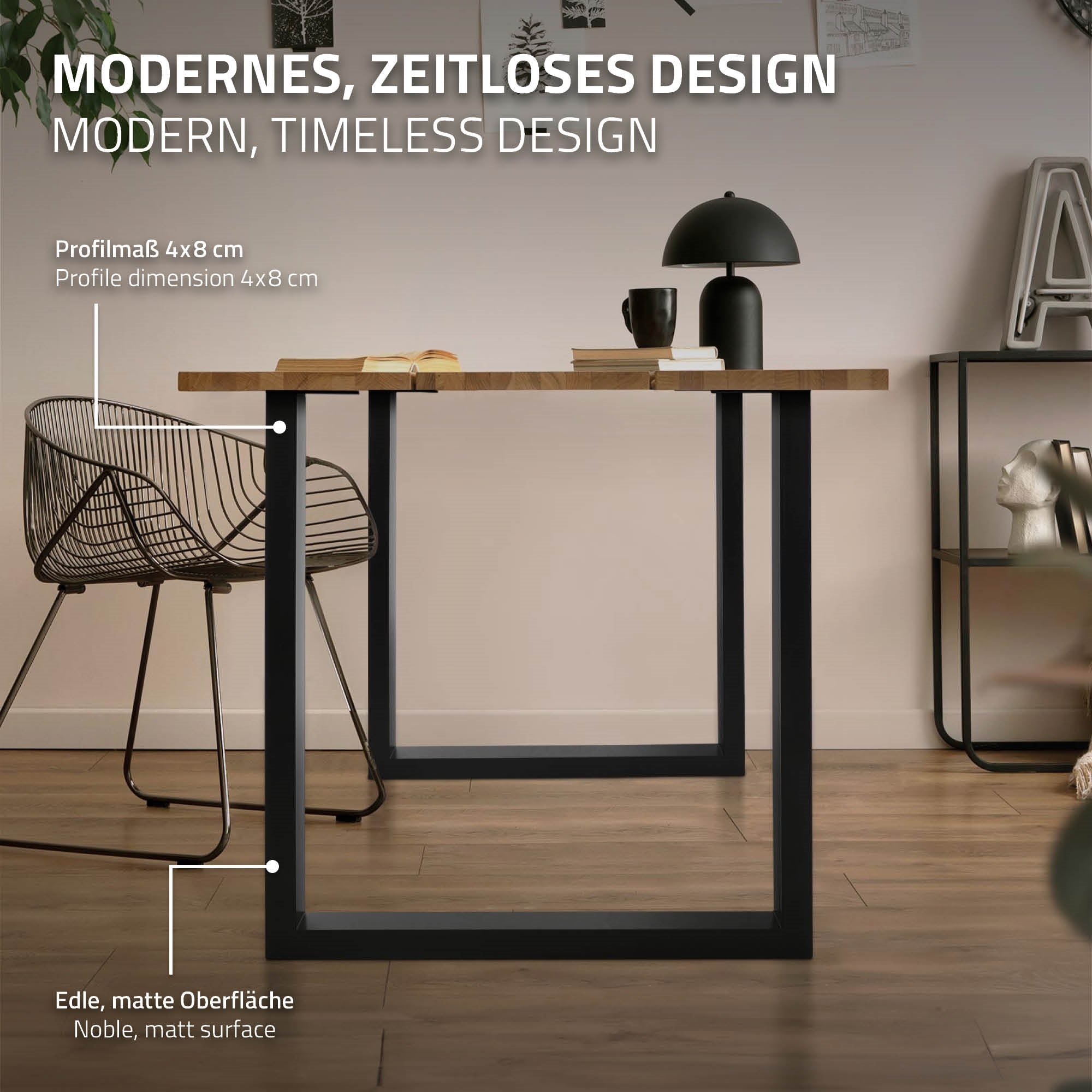Una mesa con tablero de madera y base de metal negro en diseño moderno.