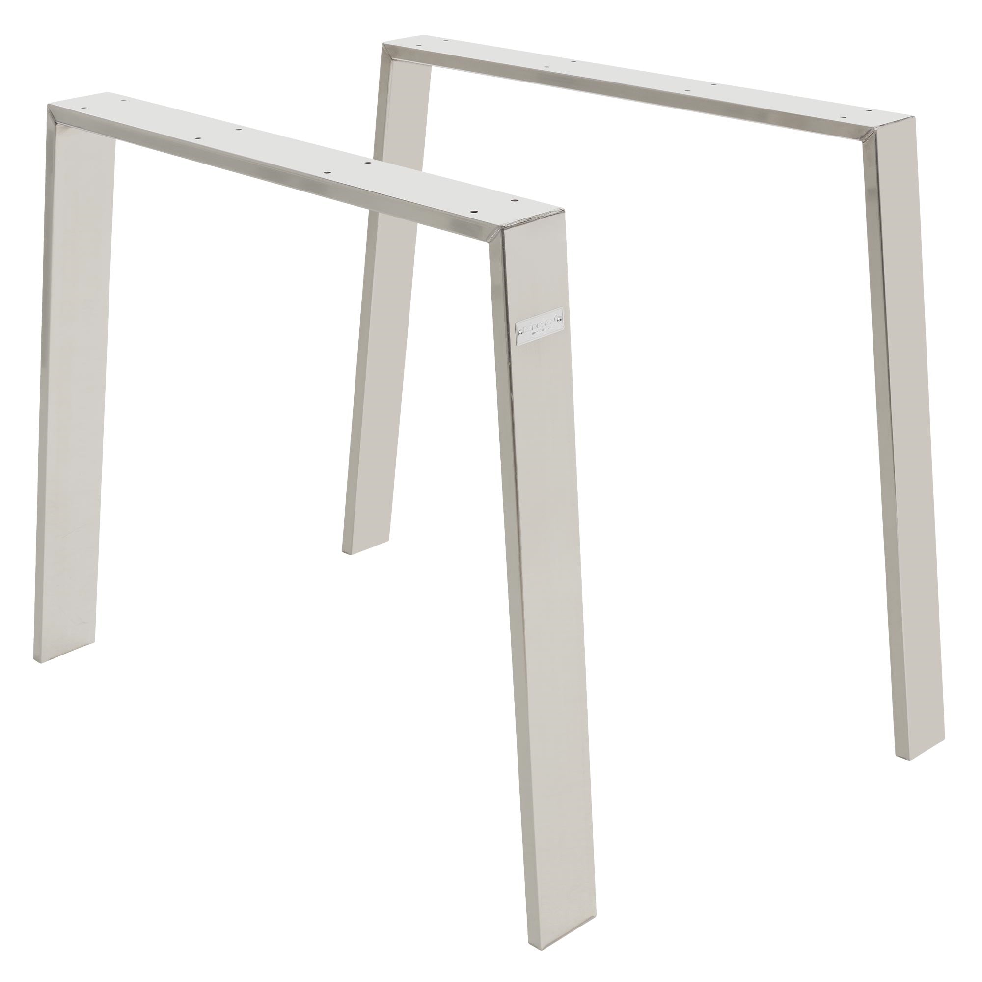 Deux pieds de table en métal de couleur argentée, sur un fond blanc.