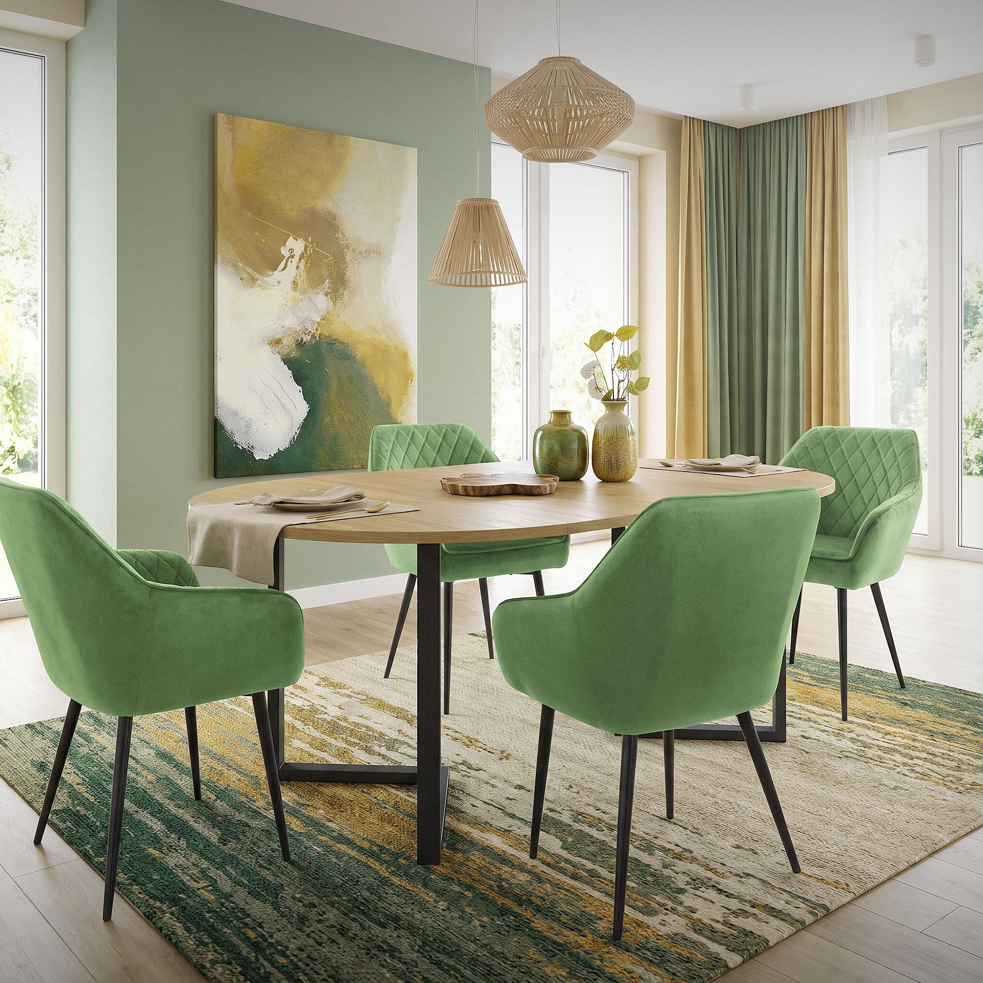 Eetkamer met groene tafel en stoelen, tapijt en grote ramen.