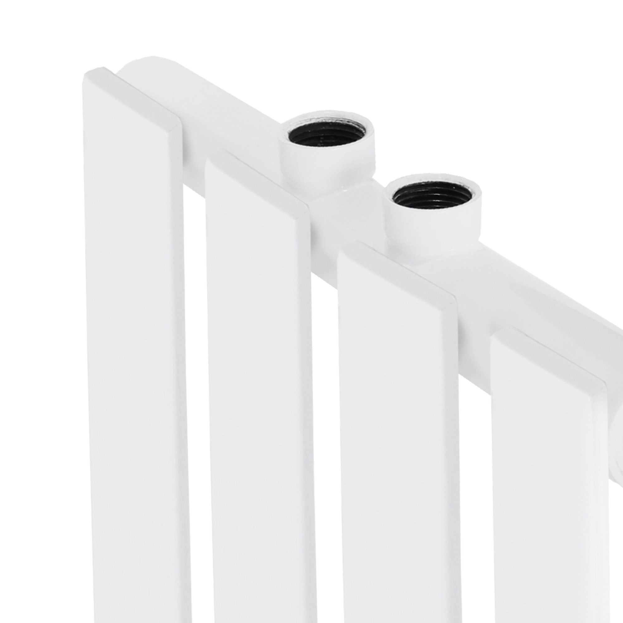 Vue détaillée d'un radiateur blanc avec deux connexions.