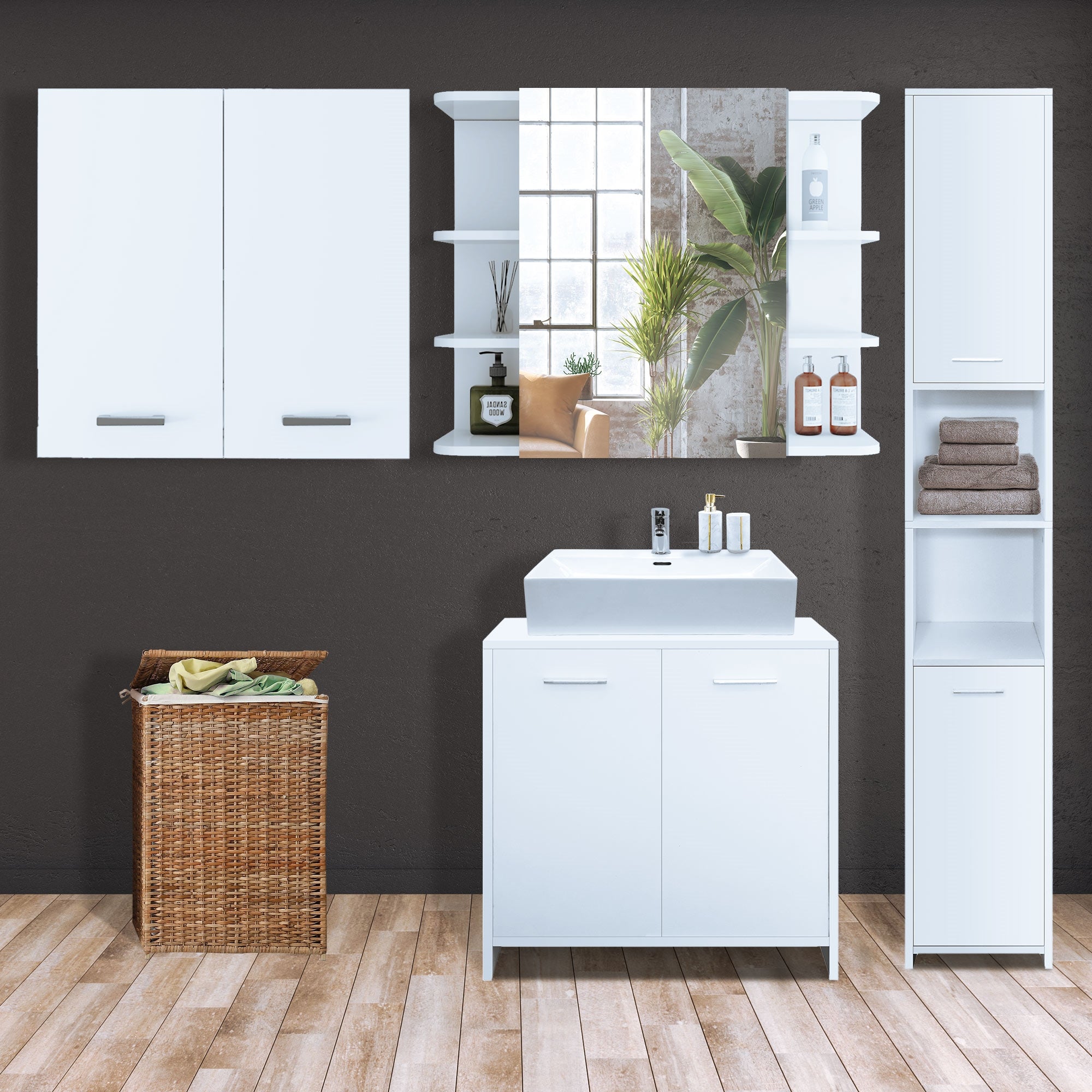 Mobili da bagno con lavabo, armadi e asciugamani in una stanza moderna.