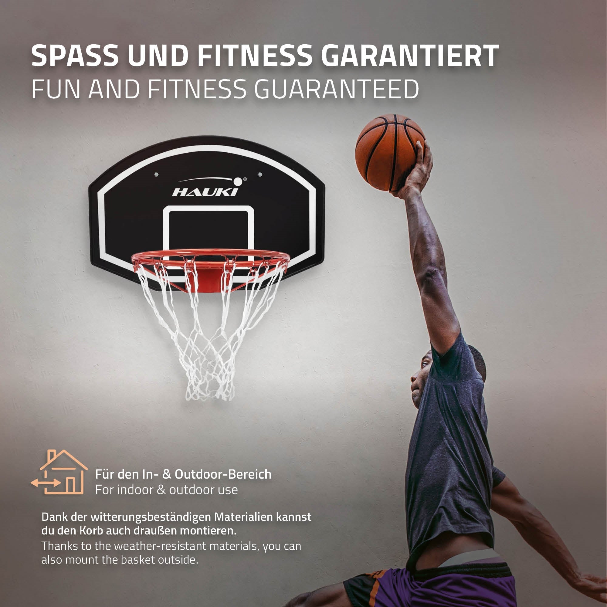Panier de basket monté sur un mur avec un joueur effectuant un dunk.