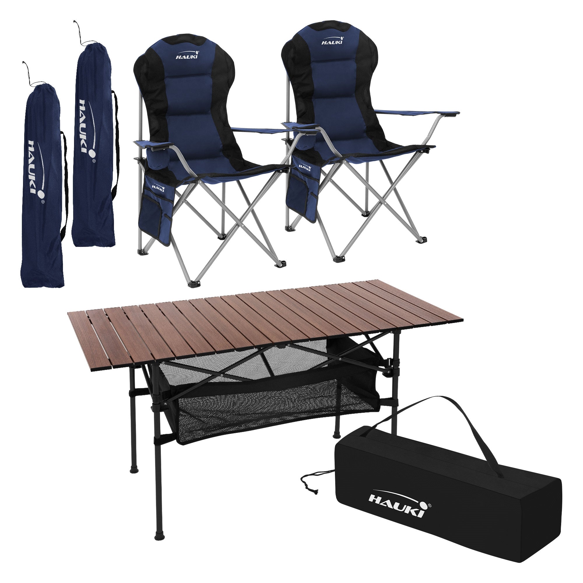 Set aus zwei Stühlen und einem faltbaren Tisch in einer Outdoor-Umgebung.
