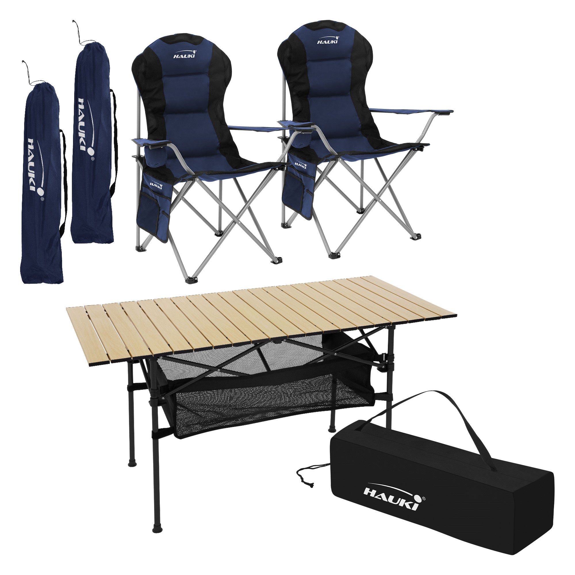 Zwei Faltstühle und ein Campingtisch in einer Tragetasche.