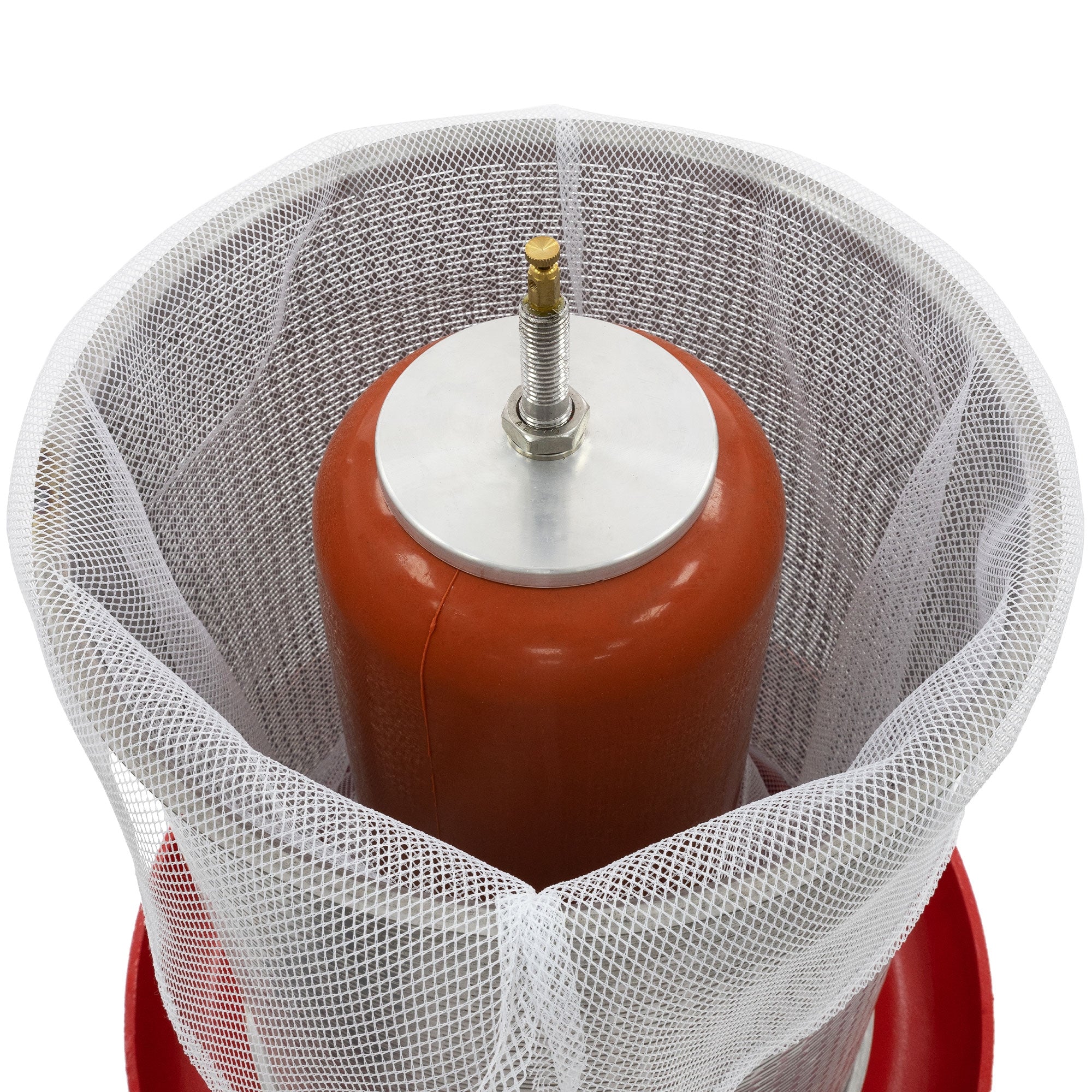 Detailweergave van een sapcentrifuge met een zeef boven een cilinder.
