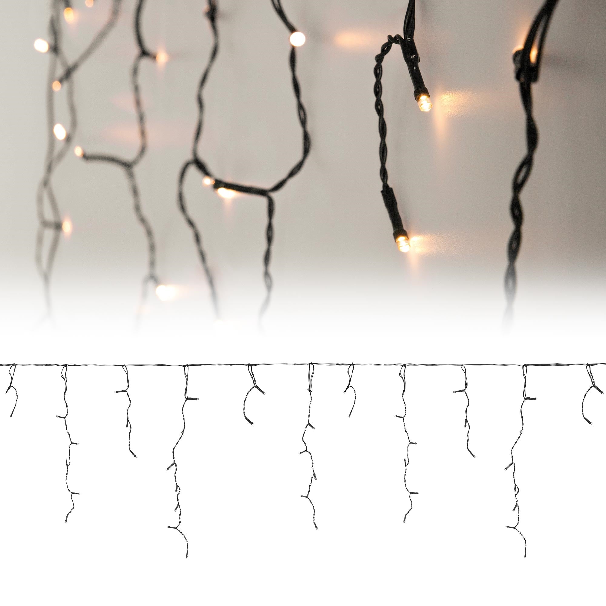 Guirlande lumineuse avec des lumières jaunes suspendues à un mur.