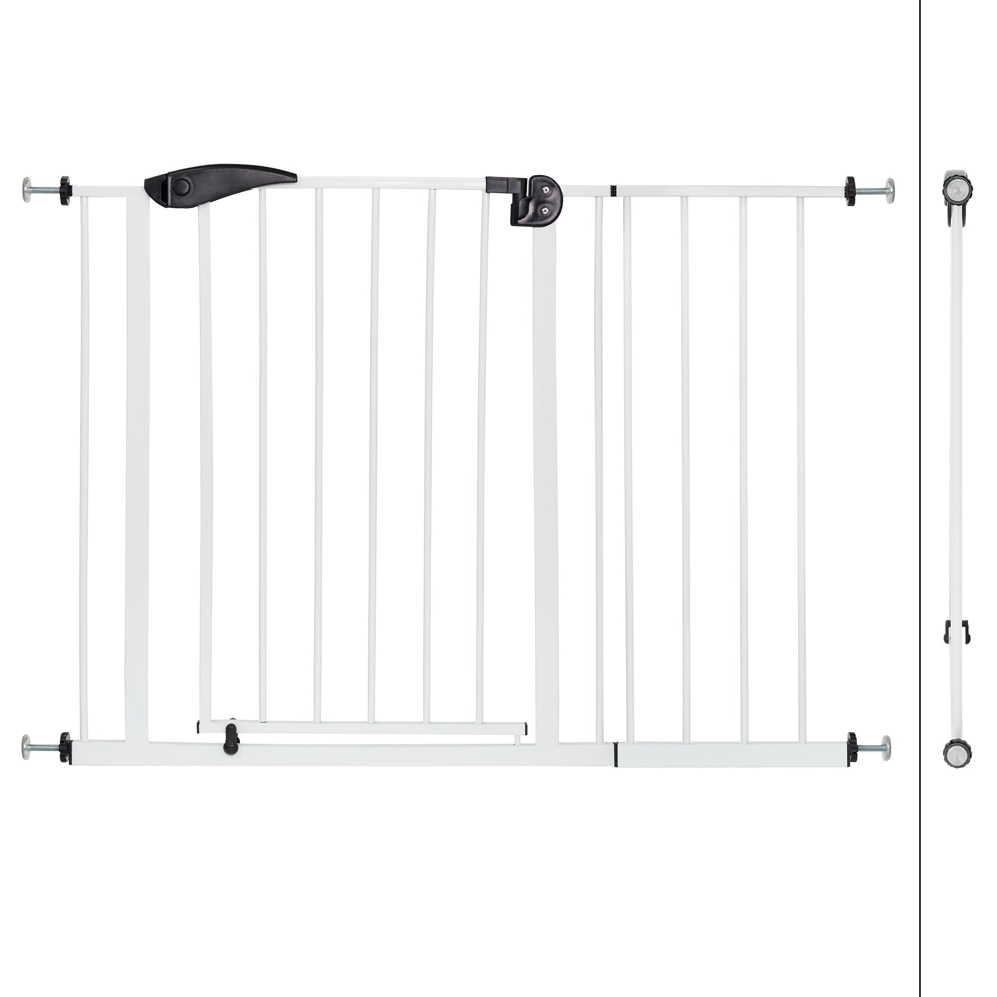 Escalier blanc avec une grille de sécurité fermée.