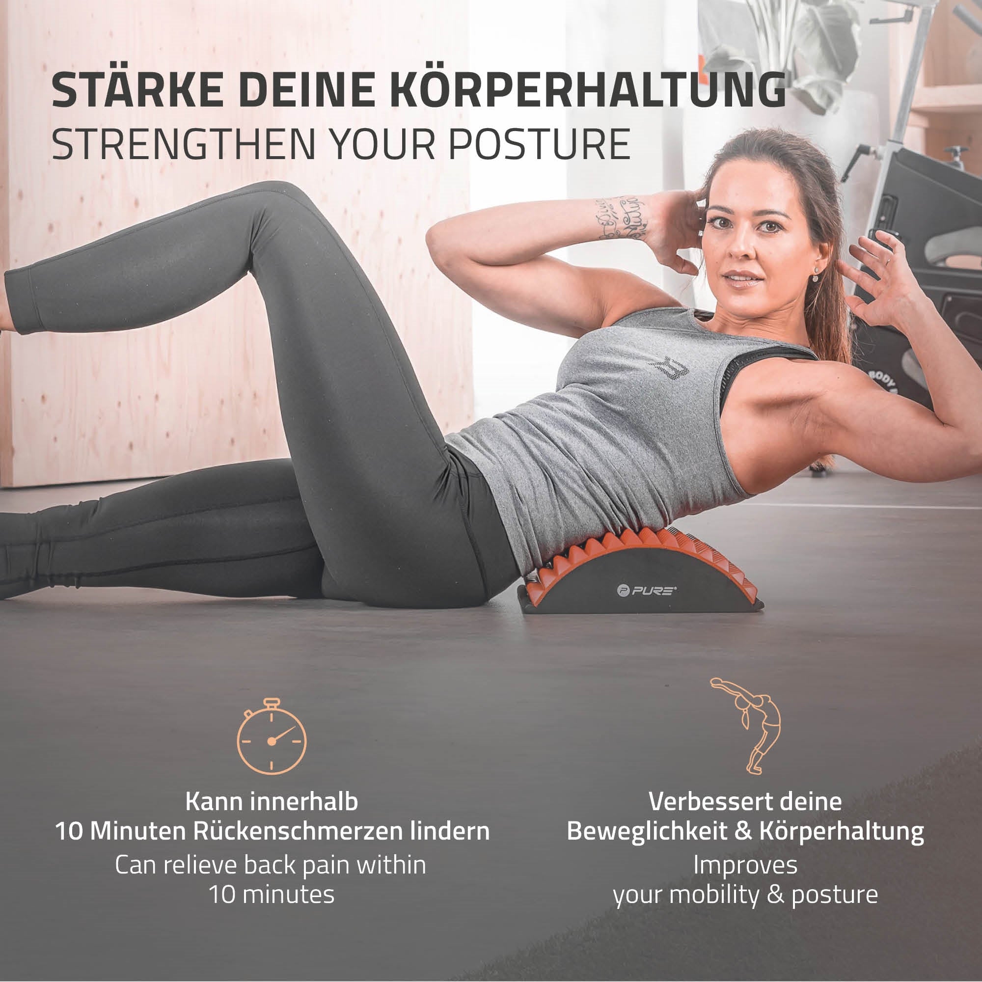 Frau auf einer Matte, die Übungen zur Verbesserung der Körperhaltung macht.
