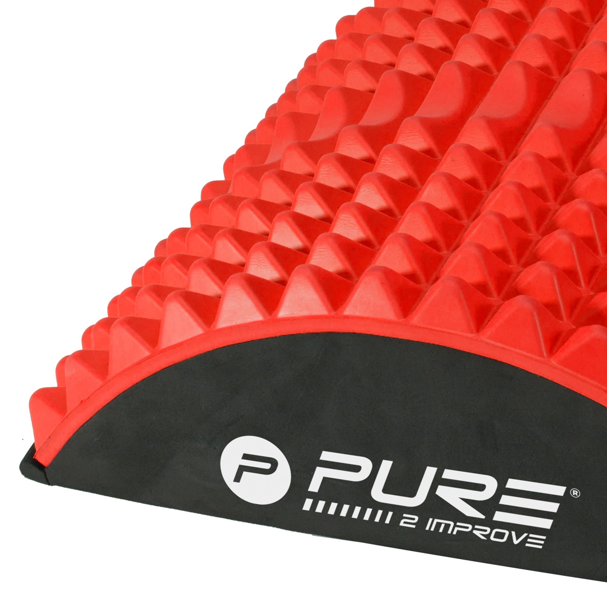Nahaufnahme eines roten, strukturierten Fitnessgeräts mit dem Logo PURE.