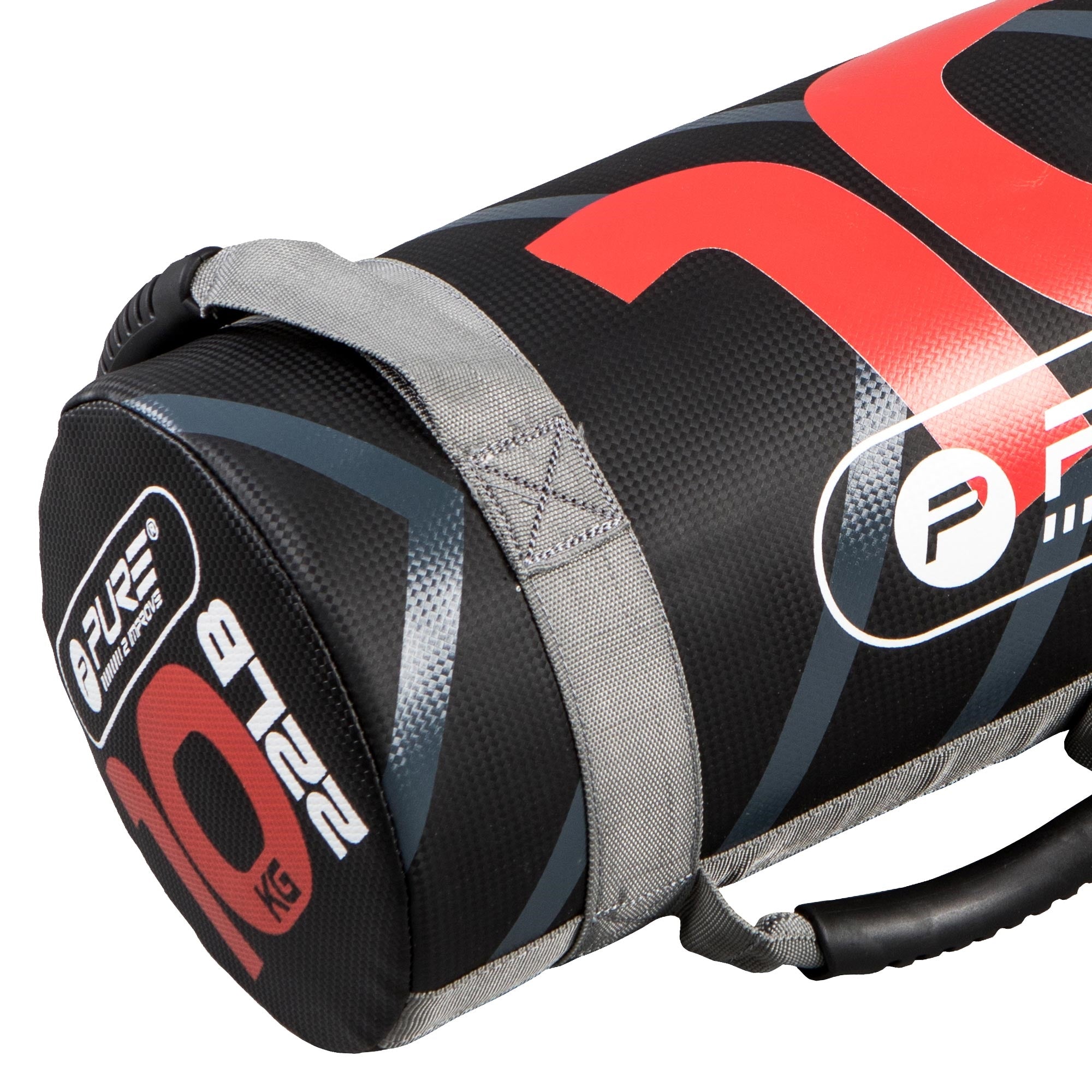 Nærbillede af en powerbag med rødt og sort design.
