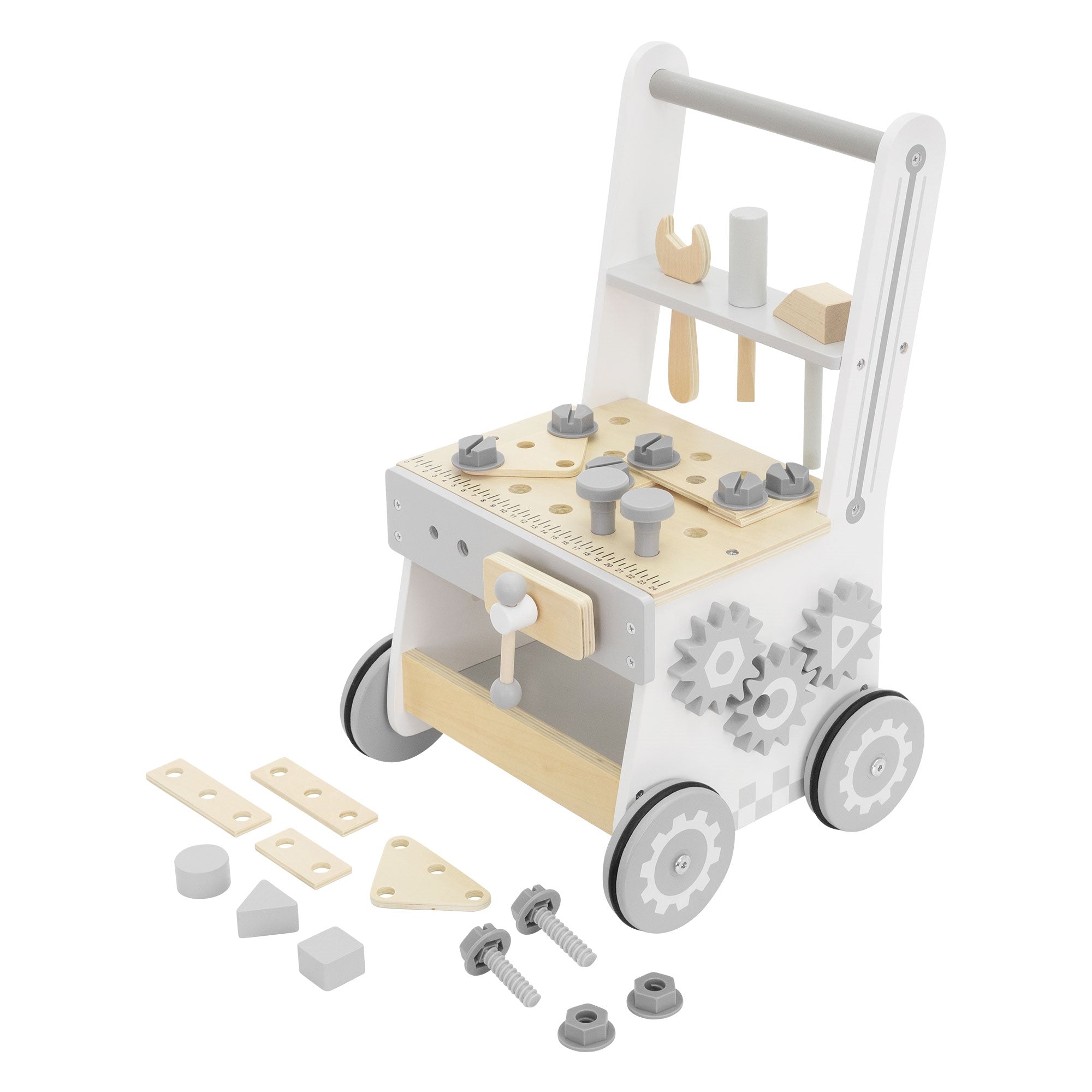 Wagon en bois avec des outils et divers éléments de construction.