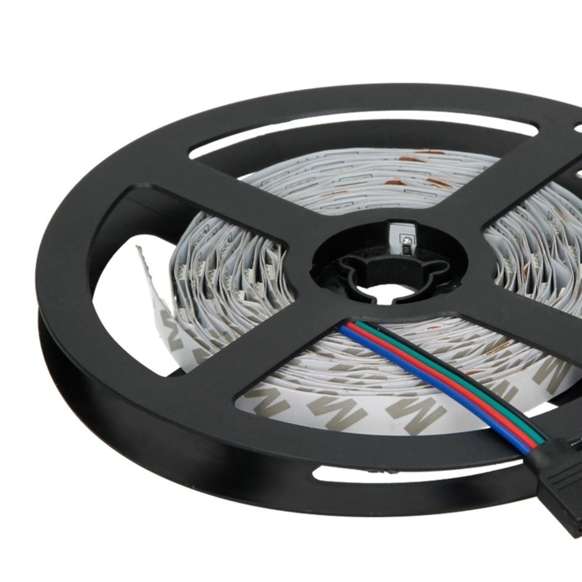 Un rotolo di striscia LED su un bobina nera.