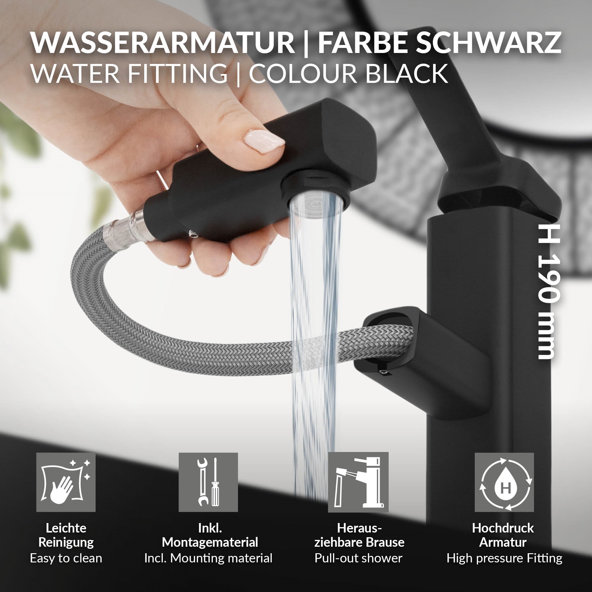Schwarzer Wasserhahn in der Hand, mit flexibler Brause und Wasserfluss.