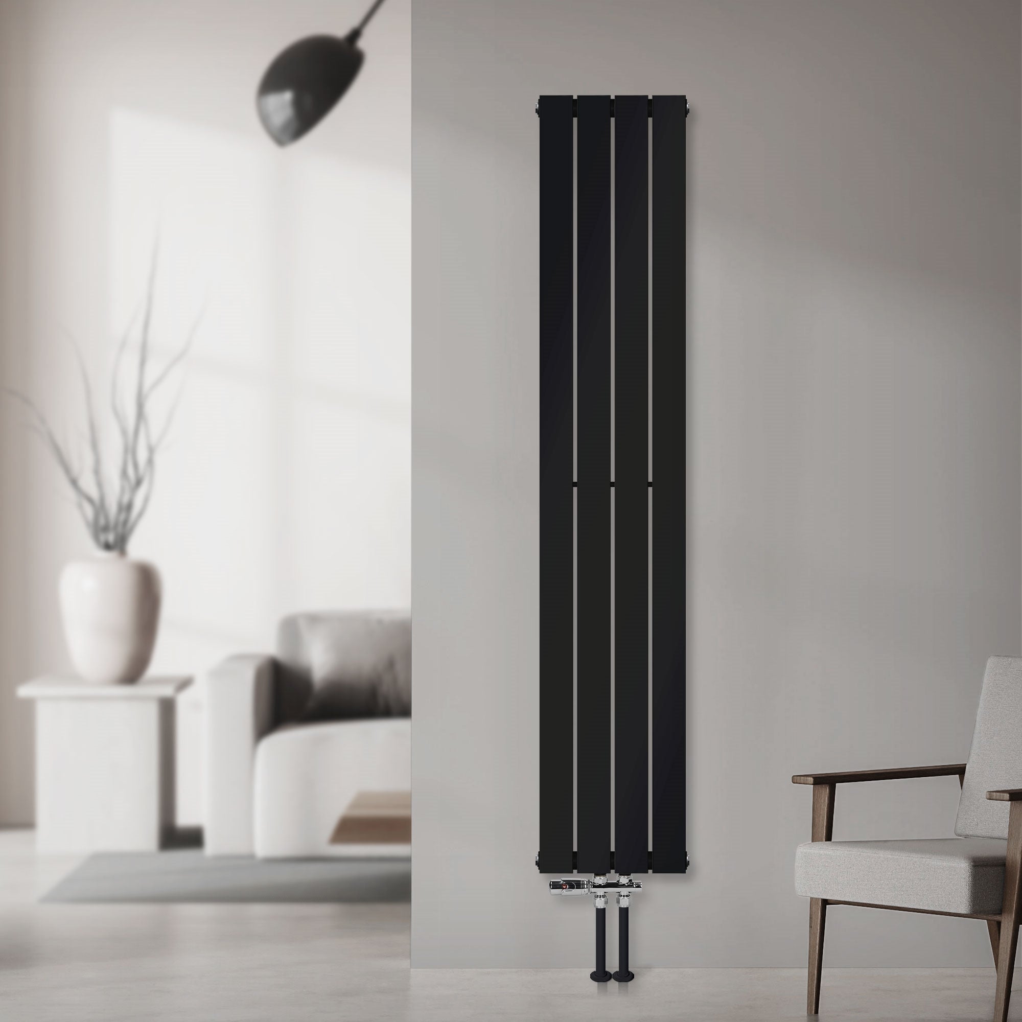 Schwarzes Heizkörperpaneel an einer Wand mit zwei Anschlüssen.