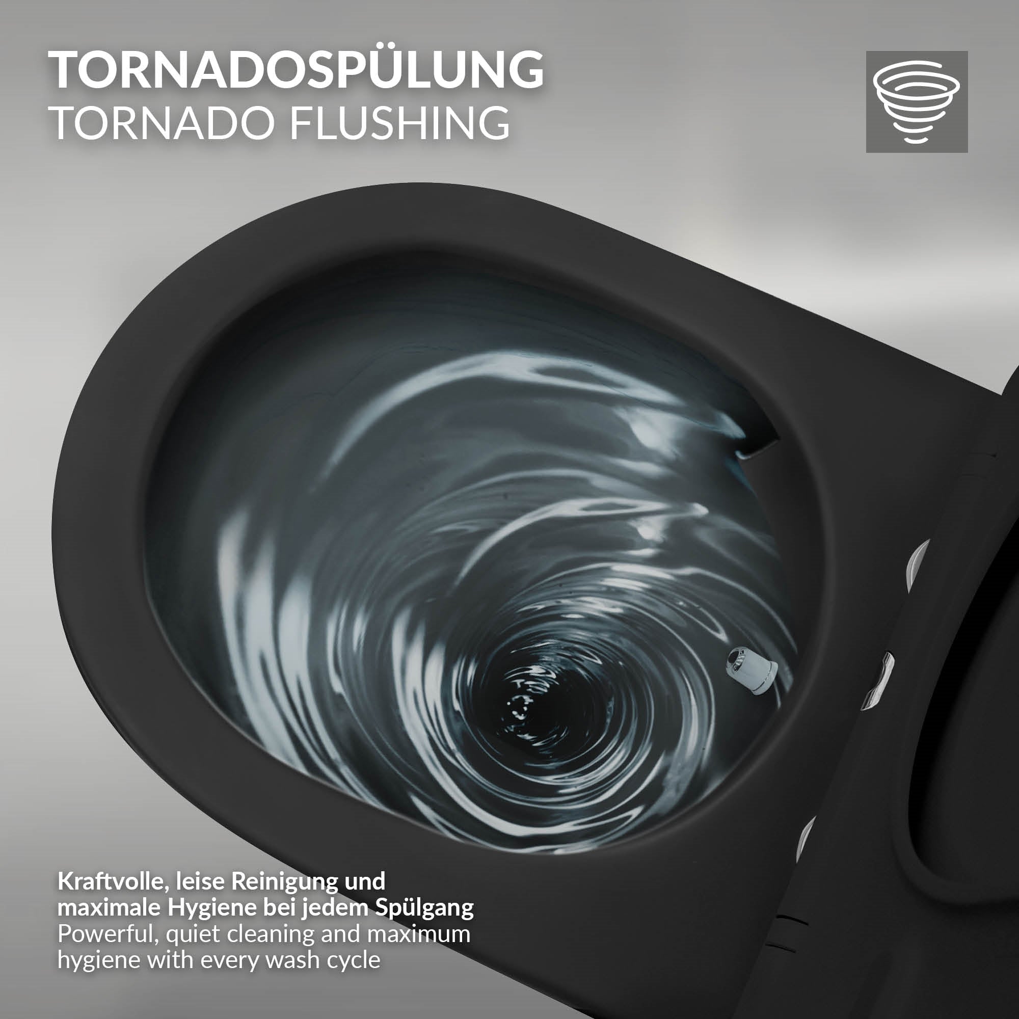 Nahaufnahme der Spülung einer schwarzen Toilette mit Wasserwirbel.