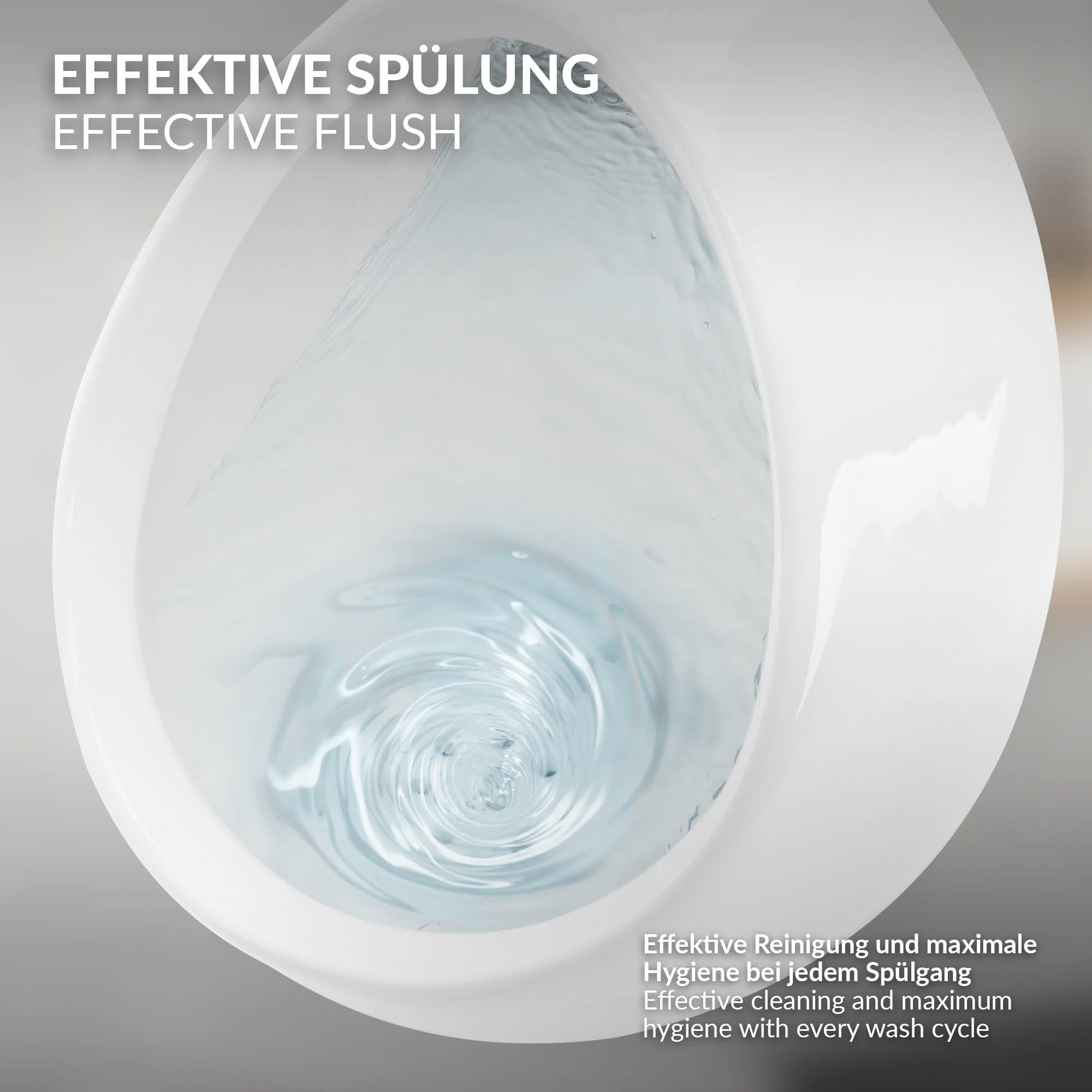 Weißes Urinal mit Wasser, das in den Spülgang fließt.
