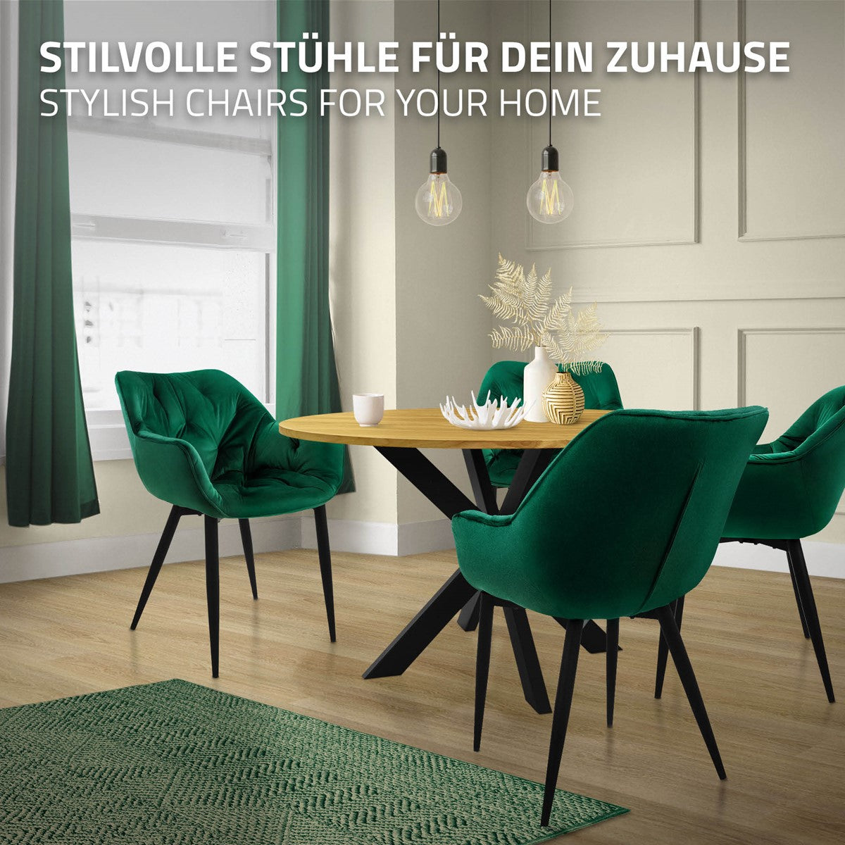 Chaise verte à une table ronde dans une pièce élégante.
