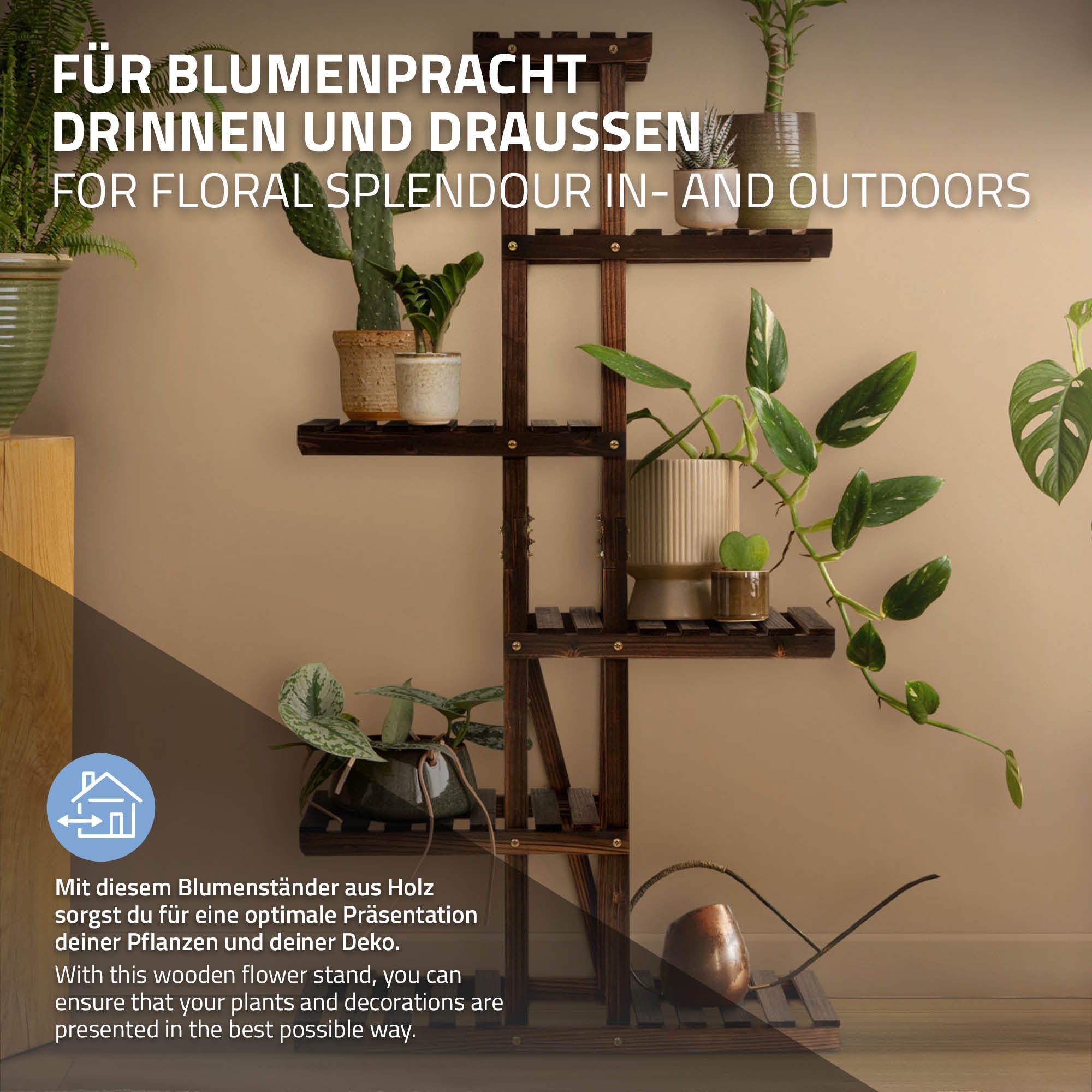 Holzregal mit verschiedenen Pflanzen und Töpfen, dekorativ angeordnet.