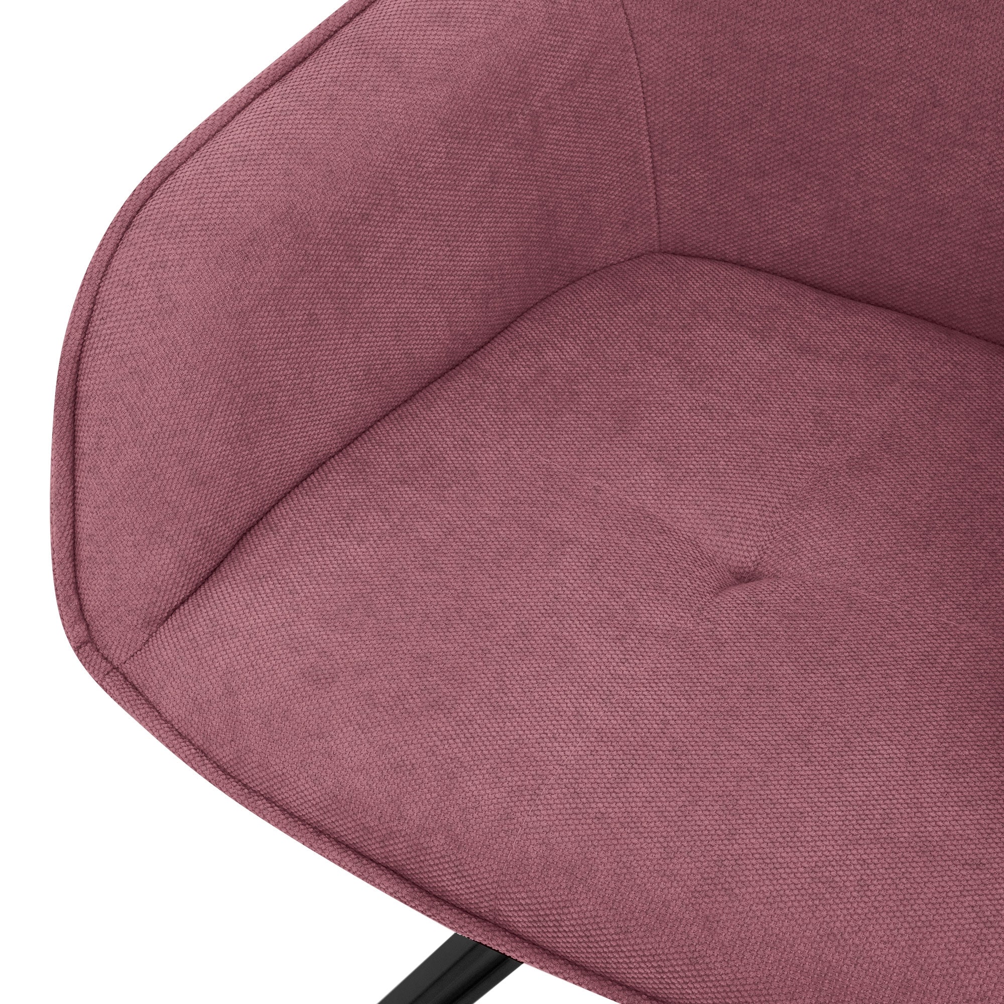 Nahaufnahme eines gepolsterten Stuhls in Rosa mit einer Knopfdetail.