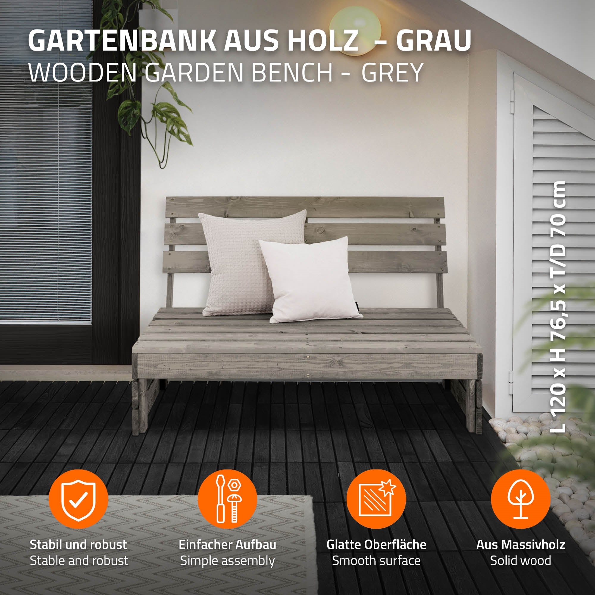Graue Holz-Gartenbank mit Kissen, auf einem Holzfußboden im Innenbereich.