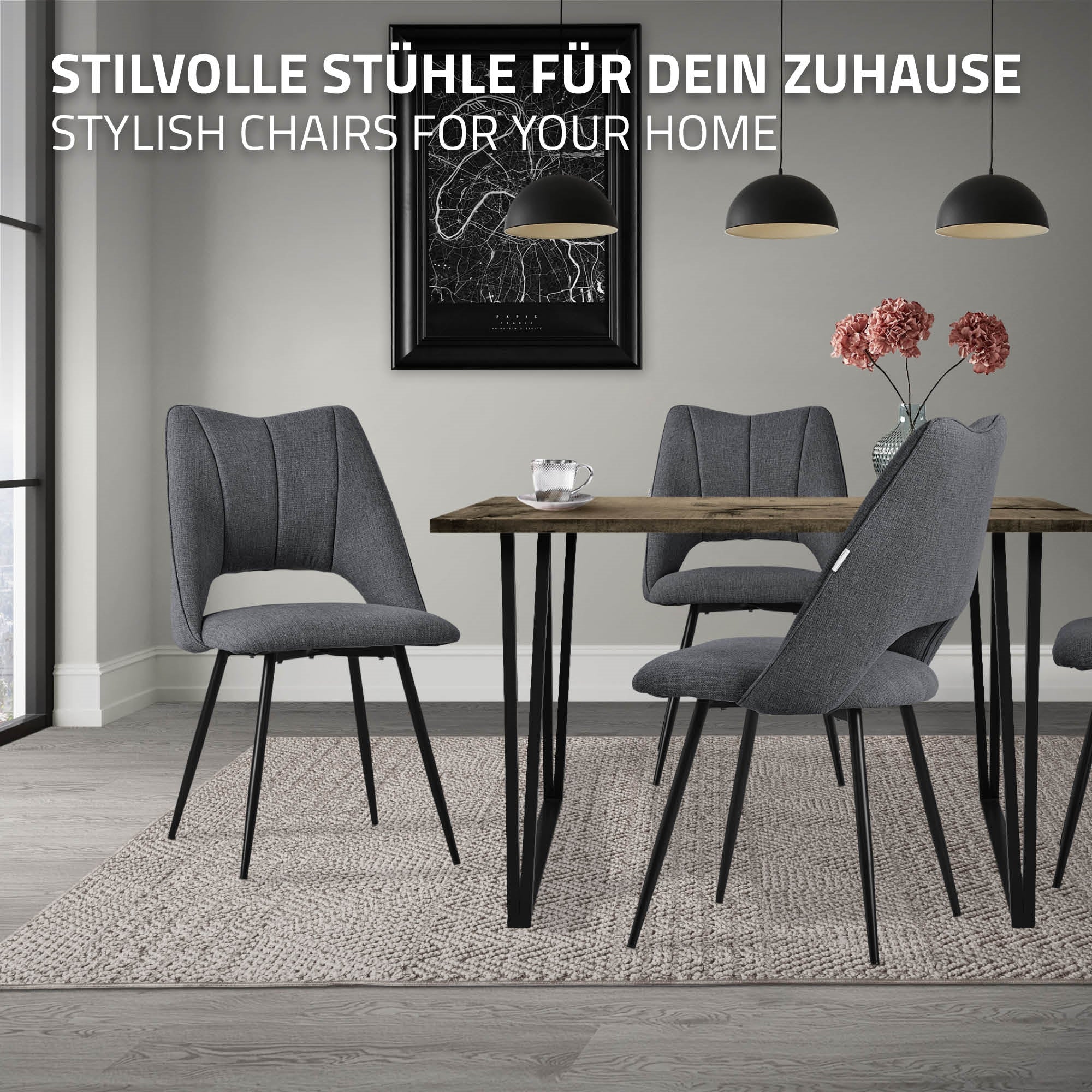 Graue Stühle um einen Holztisch in einem modernen Raum.