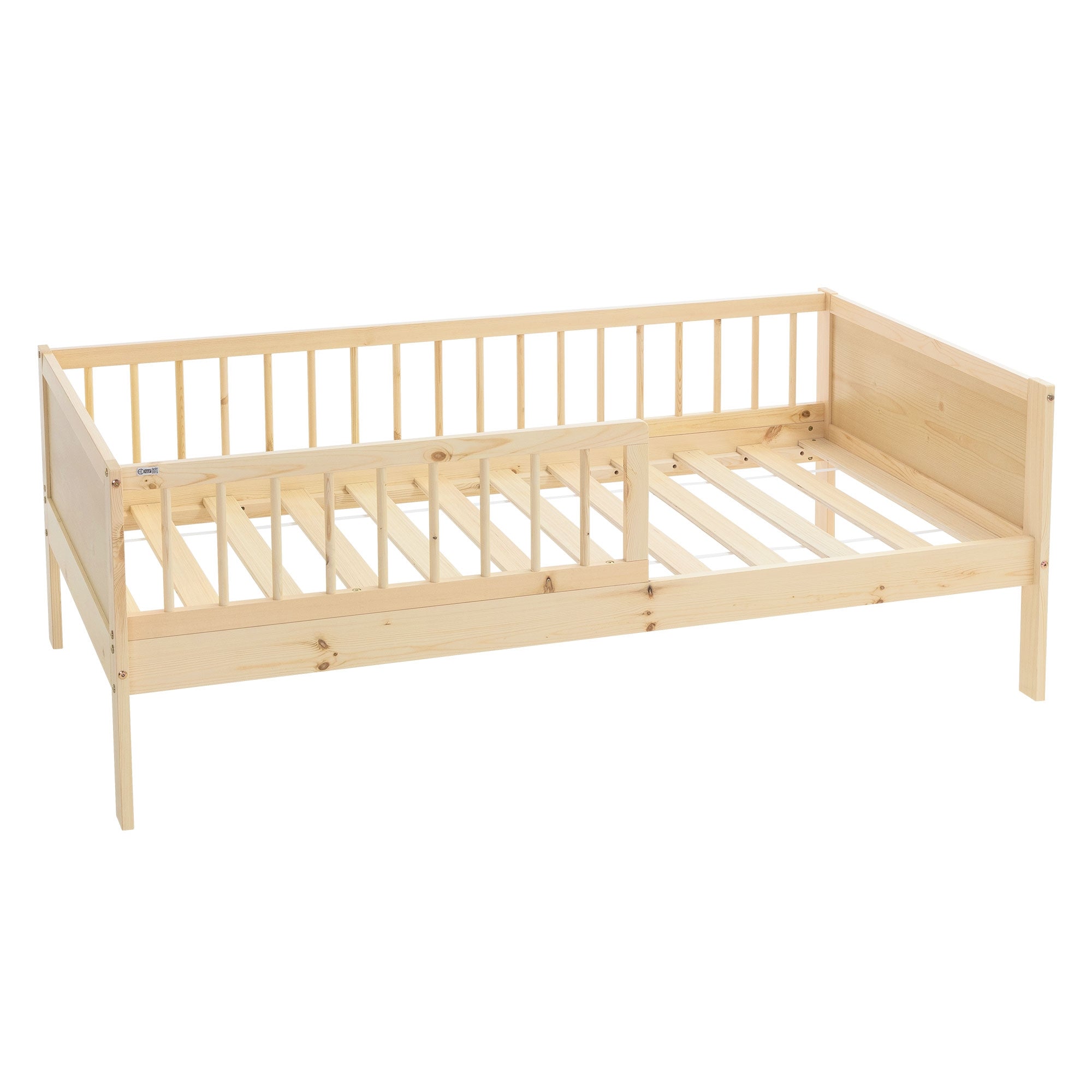 Ein Holz-Kinderbett mit Lattenrost und ohne Matratze.