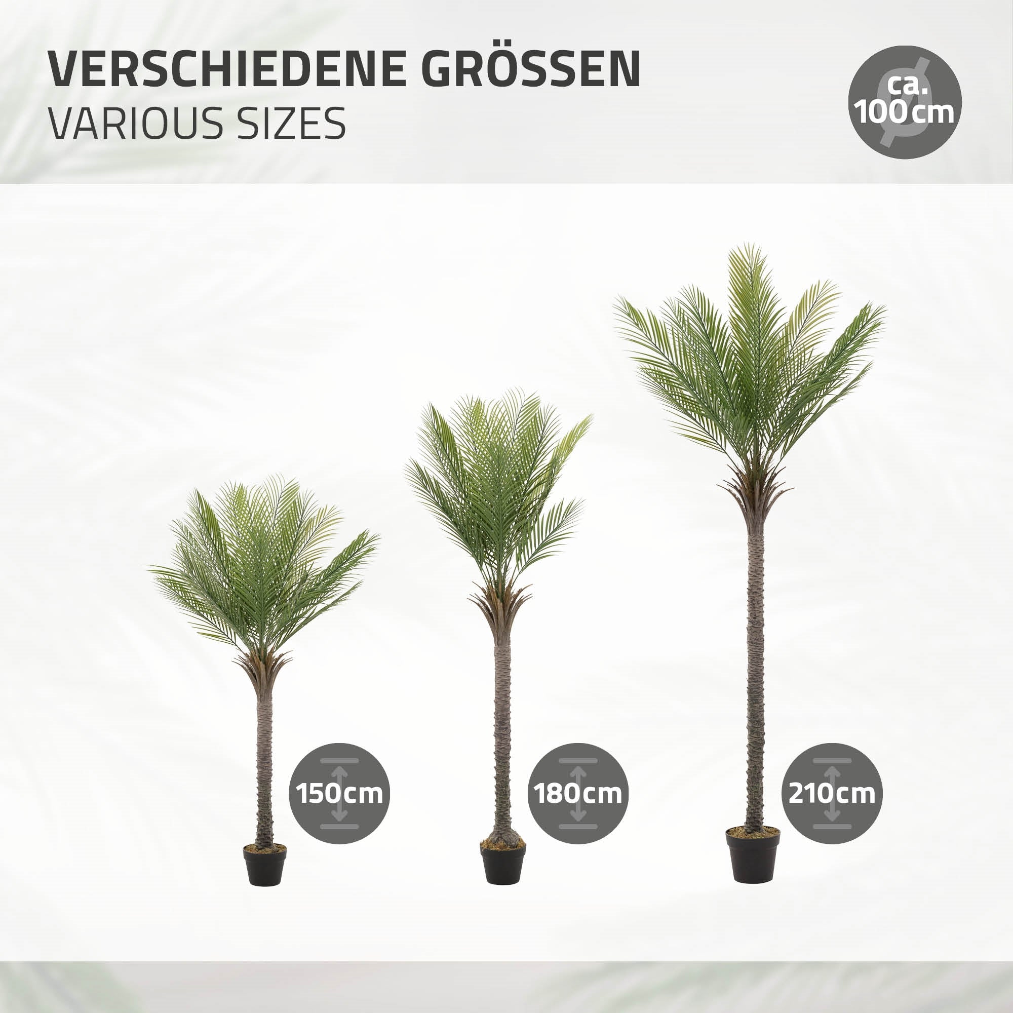 Tre palme artificiali di diverse dimensioni, ciascuna in un vaso nero.