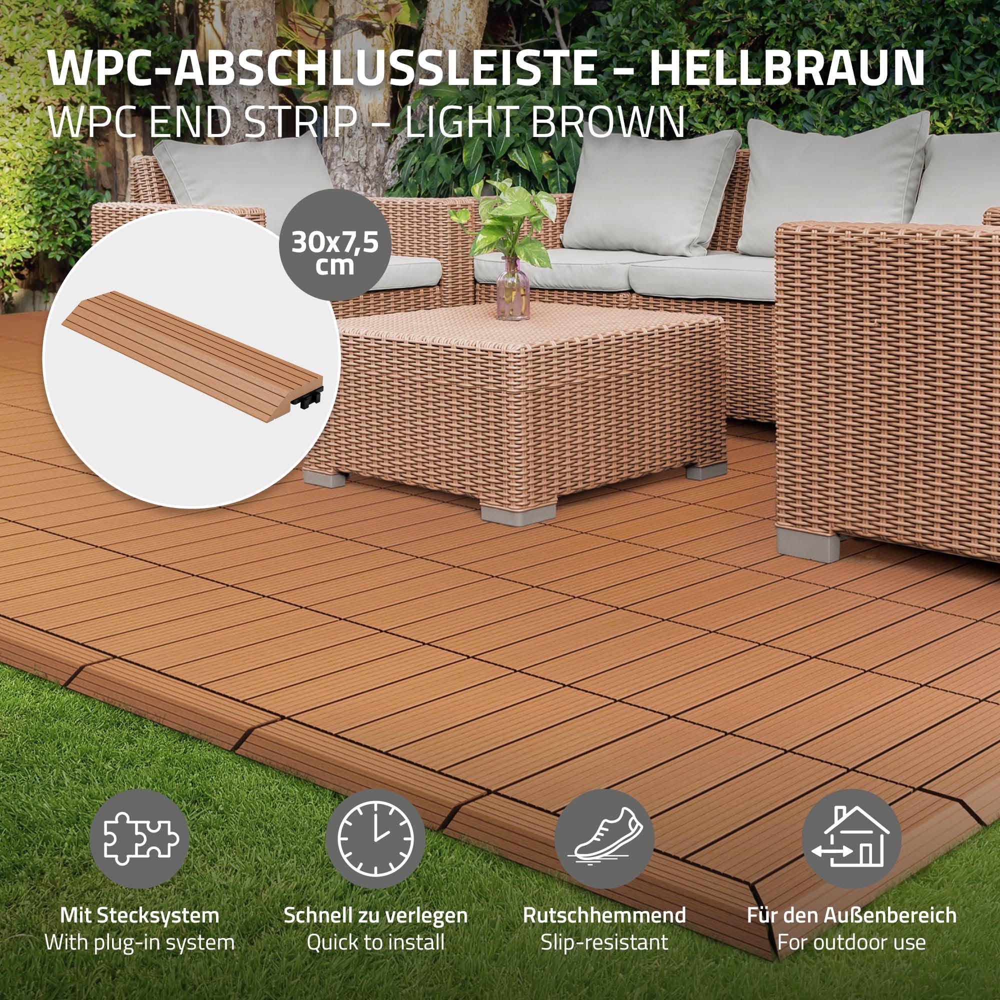 Terrazza con listelli di finitura WPC marrone chiaro e mobili in rattan.