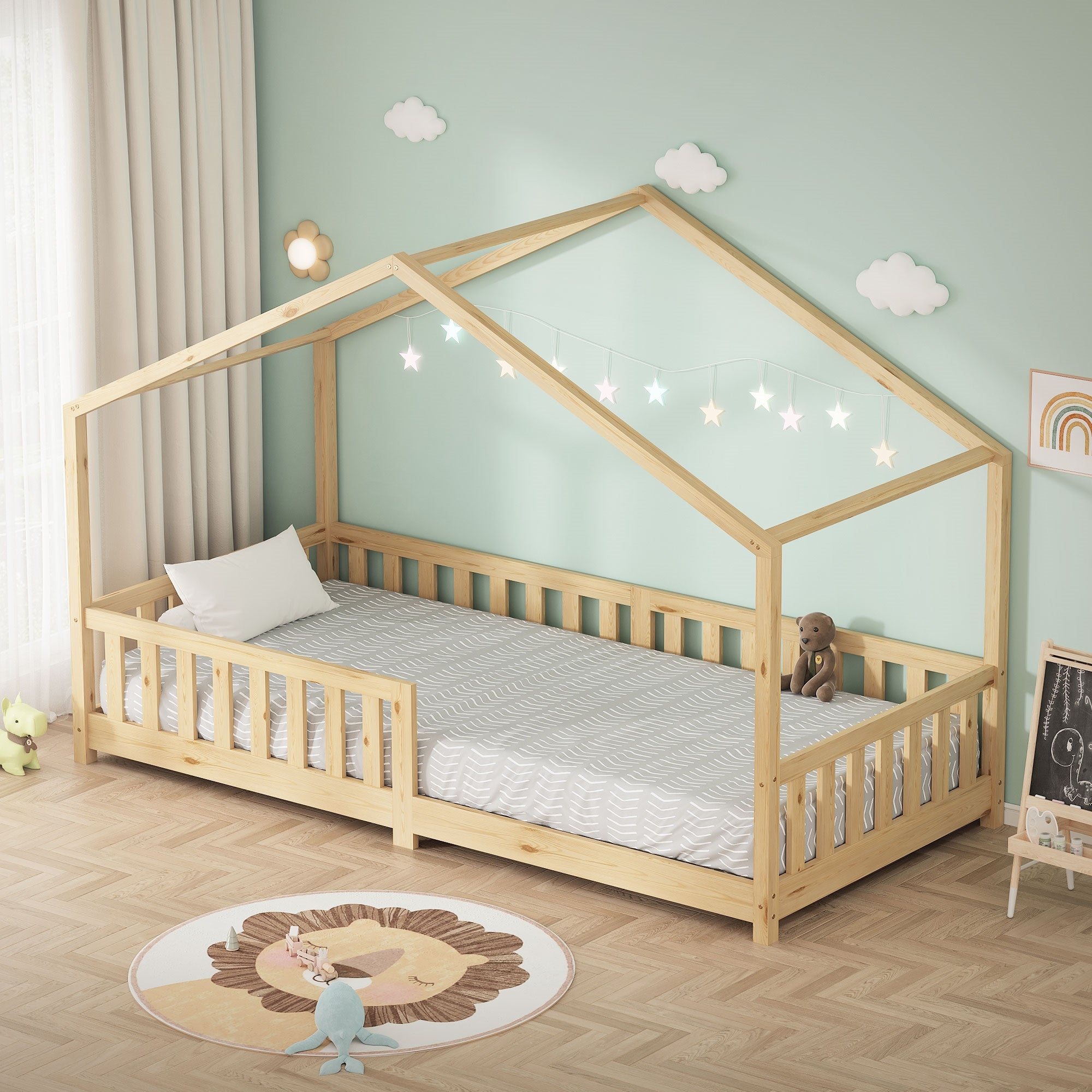 Letto in legno nella cameretta con luci a forma di stella e un peluche.