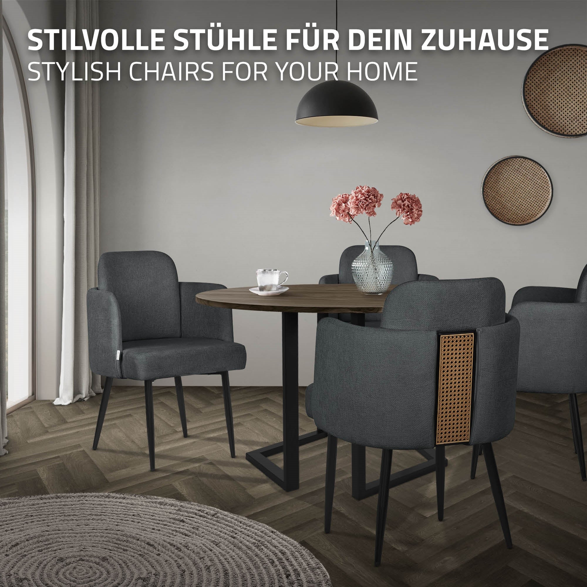 Une salle à manger avec une table ronde et des chaises grises, décorée de fleurs.
