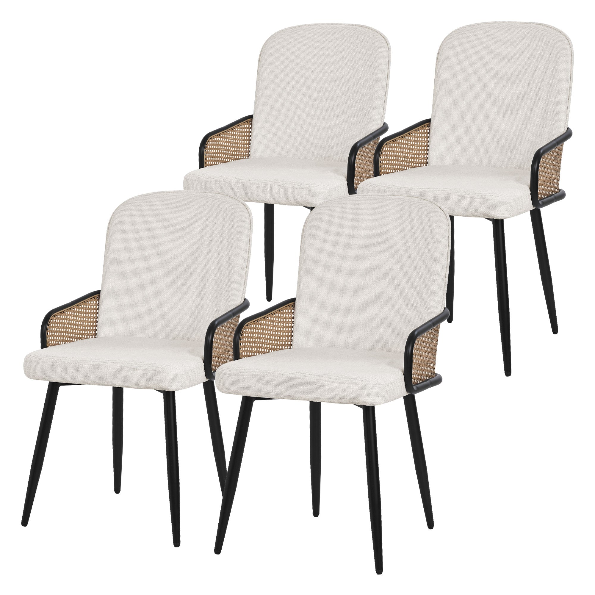 Quatre chaises blanches avec des côtés tressés sur un sol sombre.