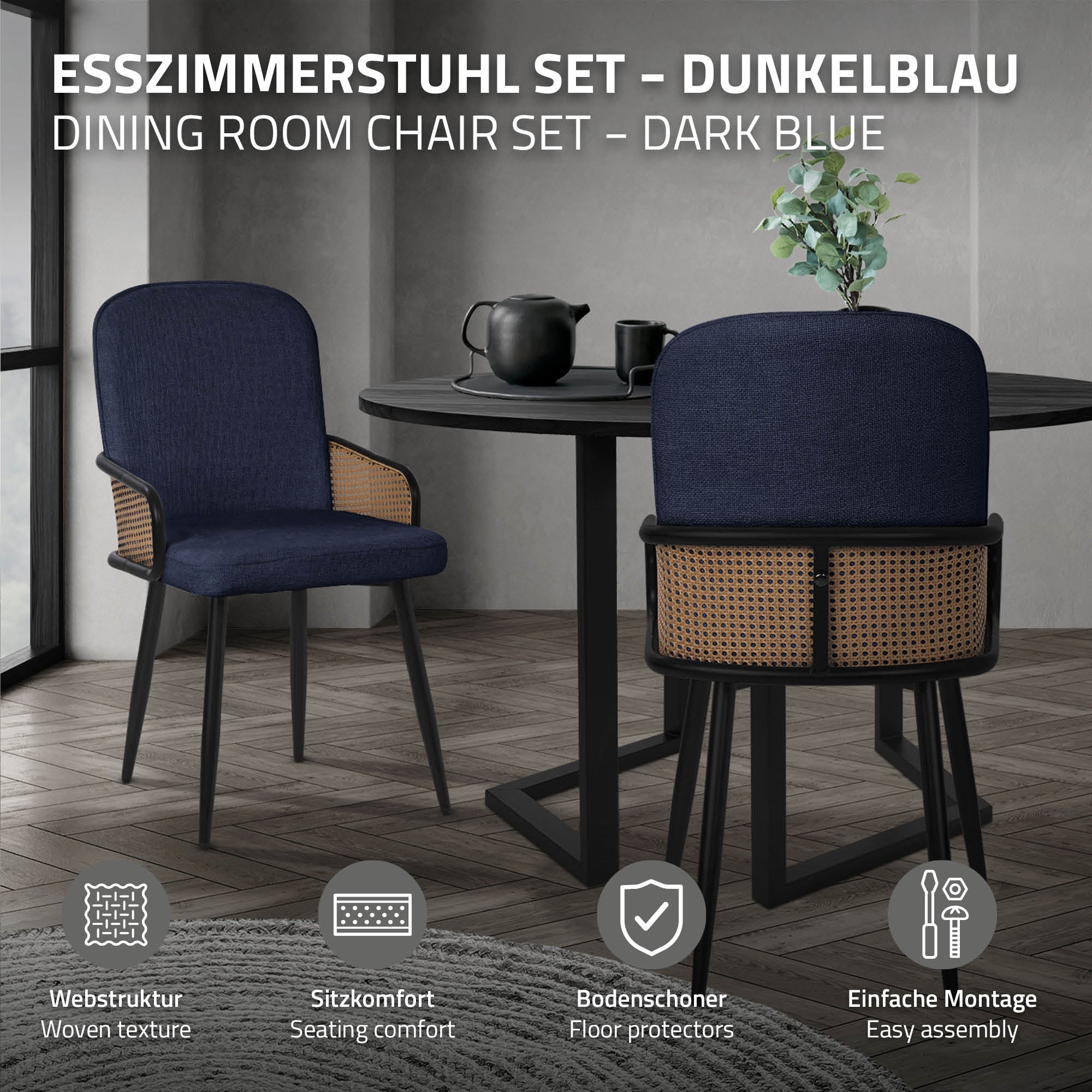Tummansininen ruokapöydän tuoli, jossa on rottinkielementtejä pöydän ääressä.