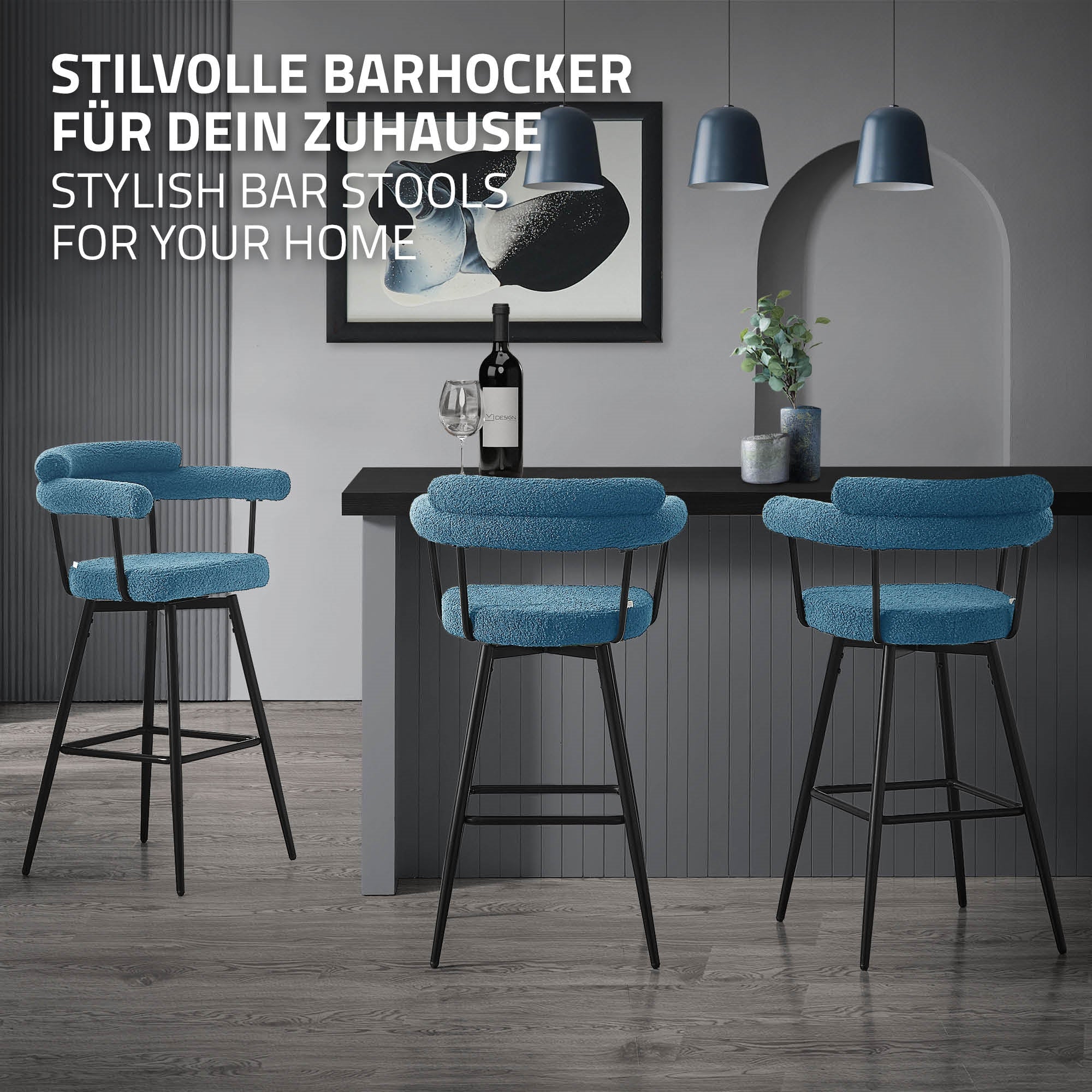 Drie stijlvolle barkrukken van blauwe stof voor een wand met houten bekleding.