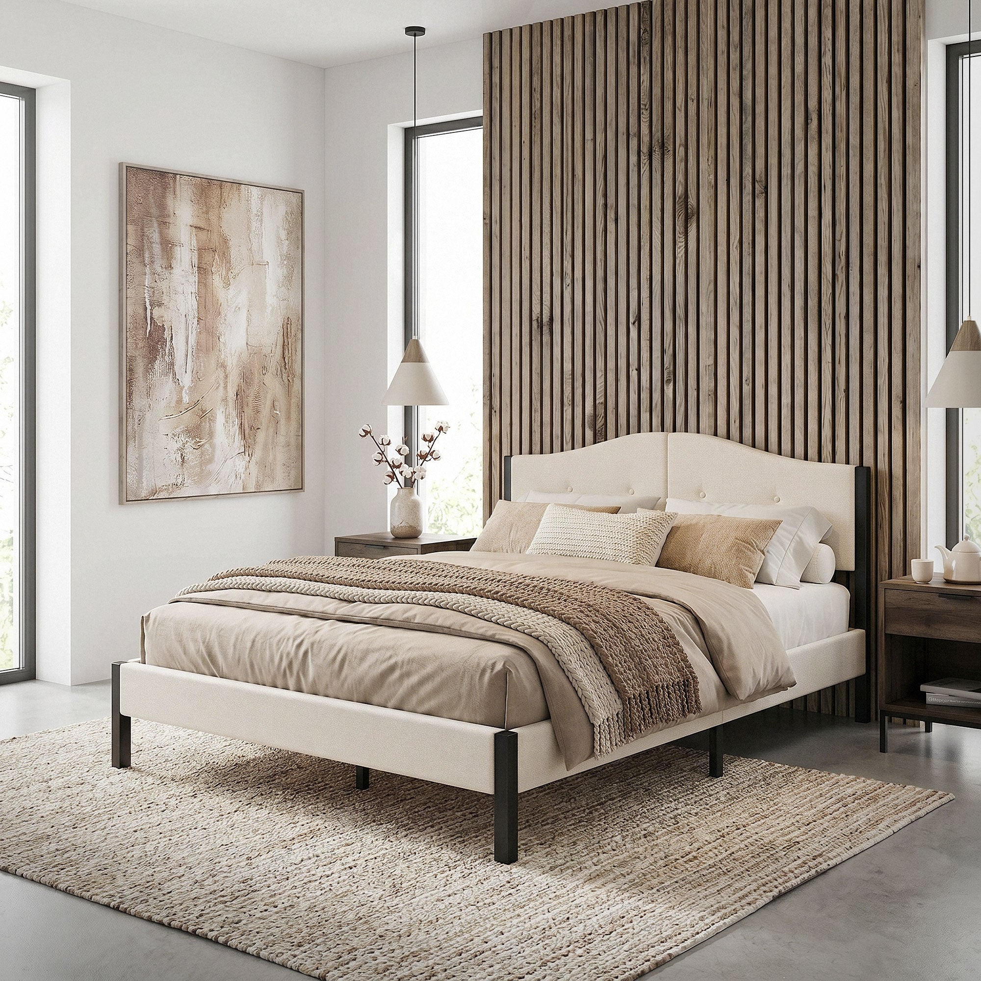 Ein helles Schlafzimmer mit einem beigen Bett, Kissen und einer Holzvertäfelung an der Wand.